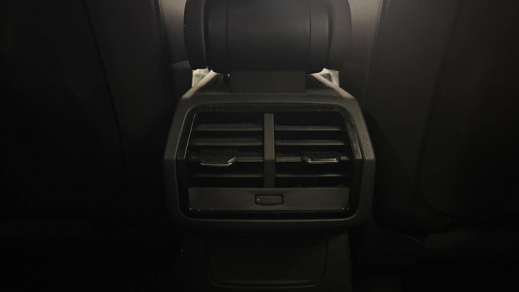 Audi Q3 view 29
