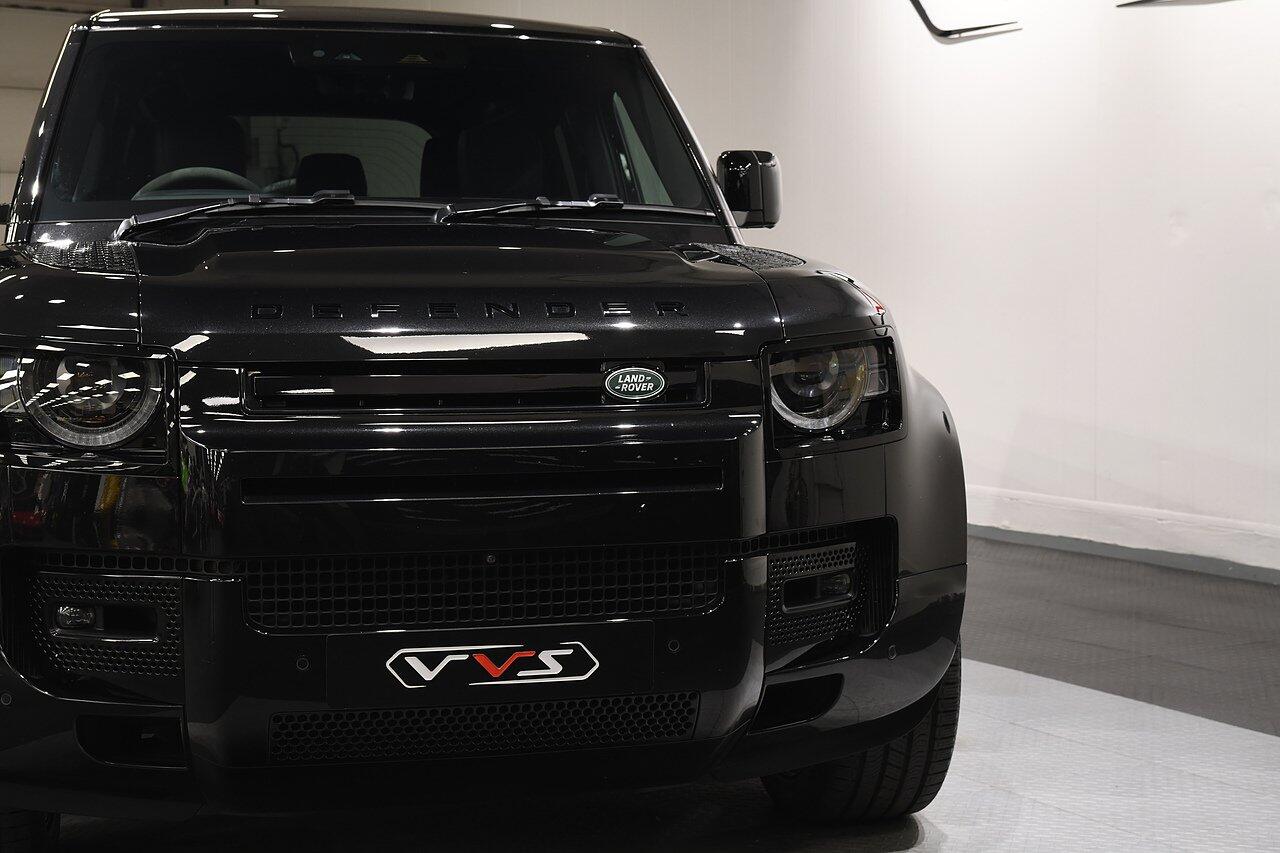 Land Rover Defender view 30