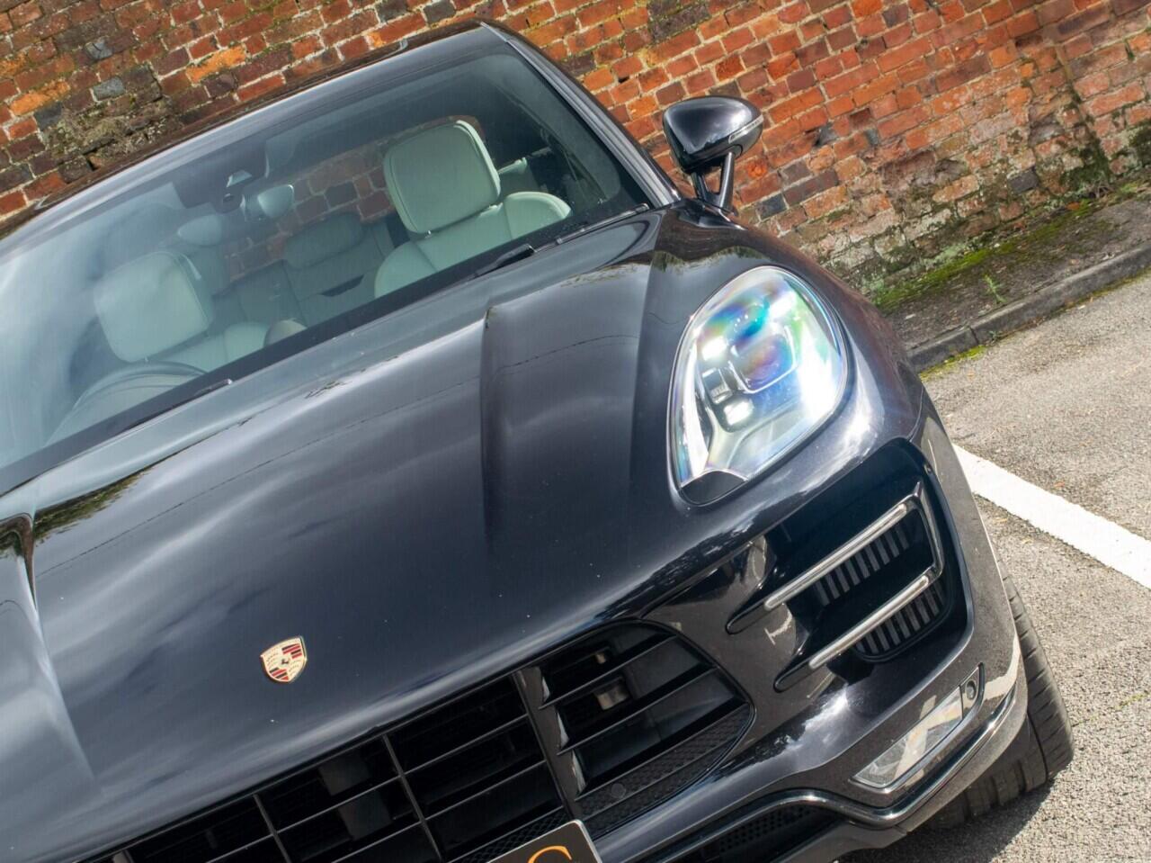 Porsche Macan view 17