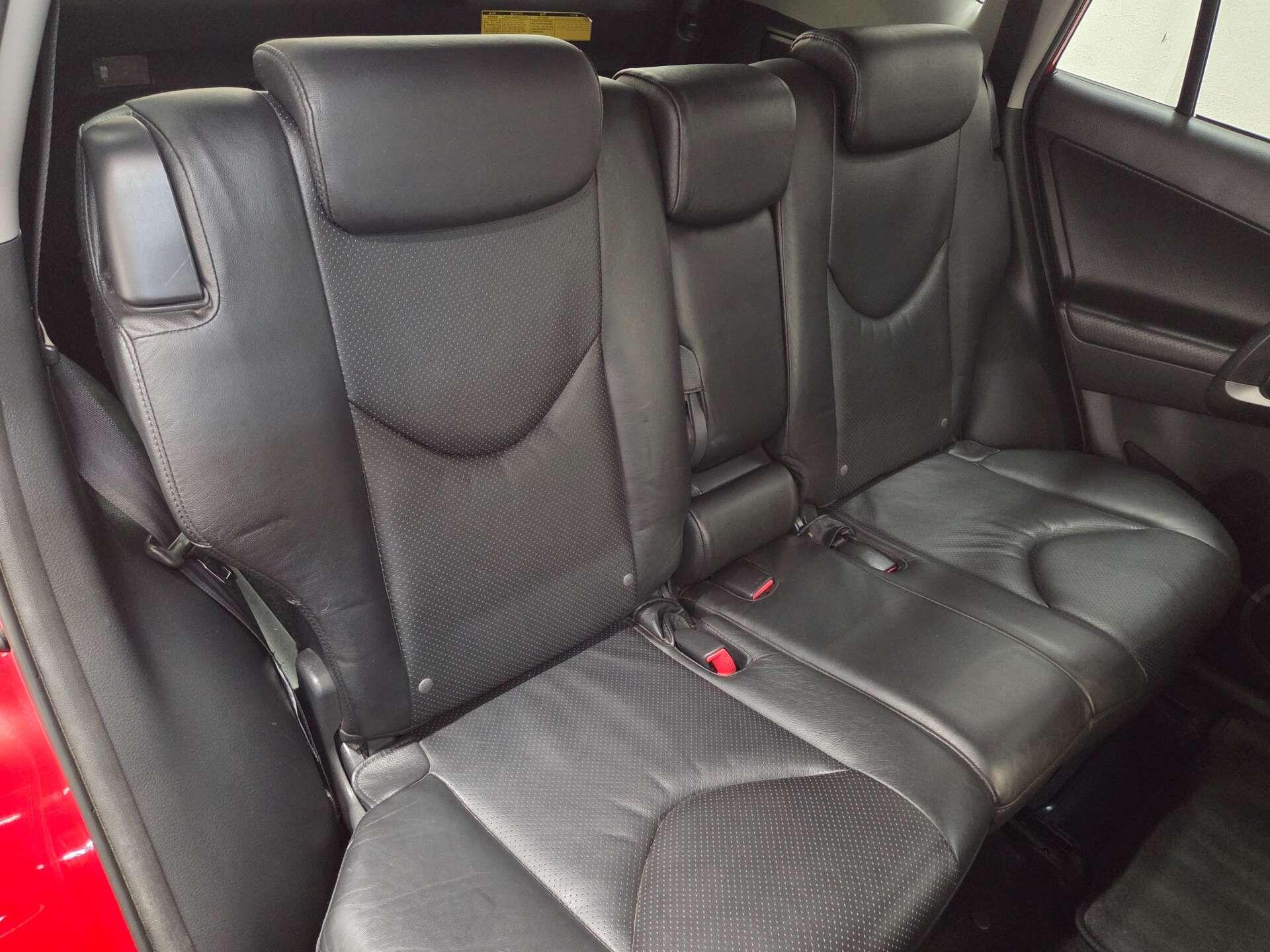 Toyota RAV4 view 16