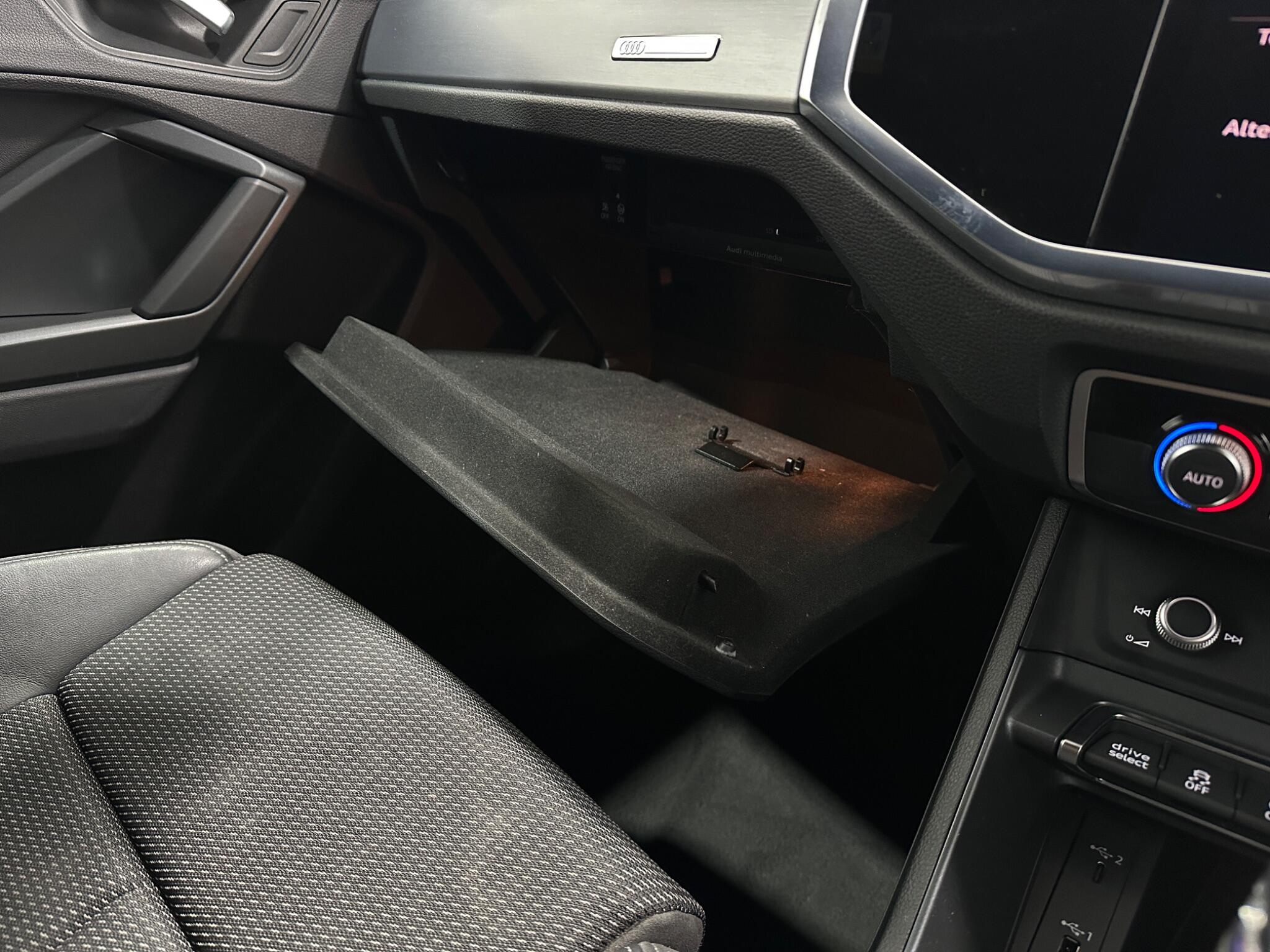 Audi Q3 view 27