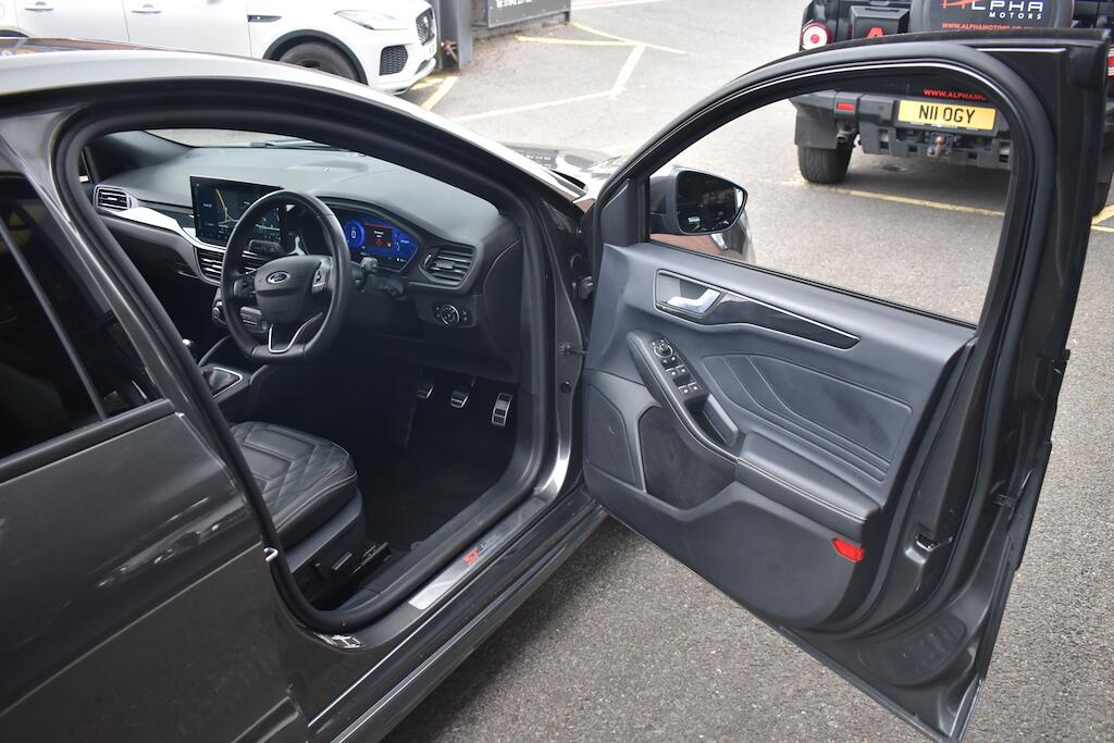 Ford Focus view 23