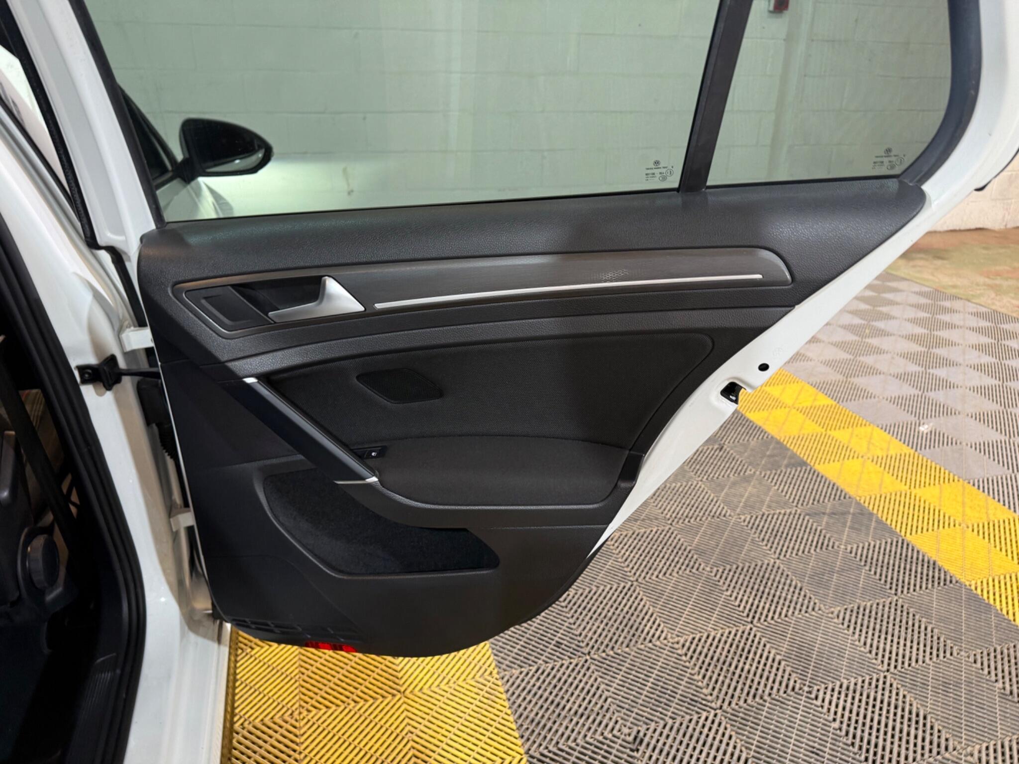 Volkswagen Golf view 39