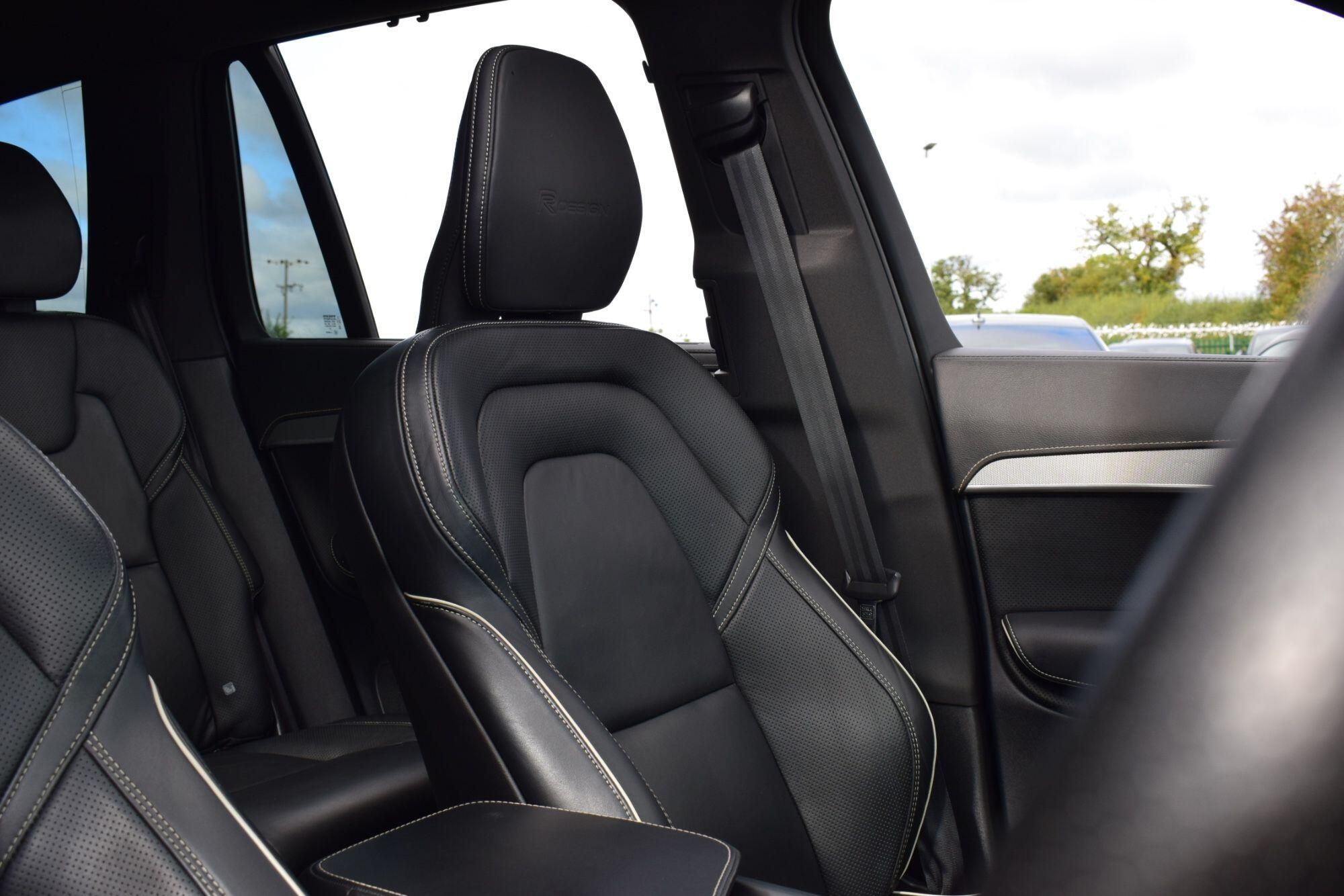 Volvo XC90 view 5