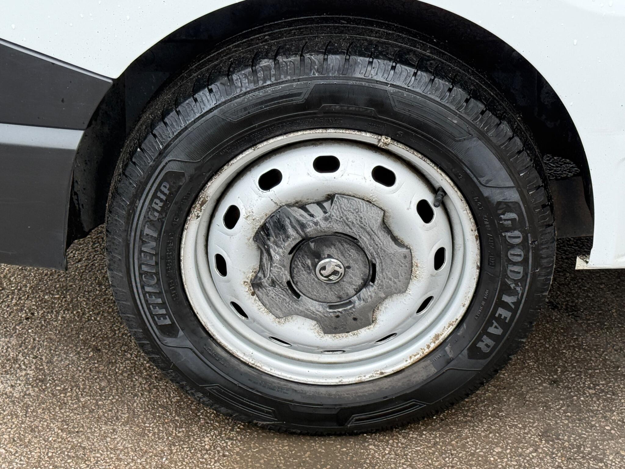 Vauxhall Vivaro - Image 29