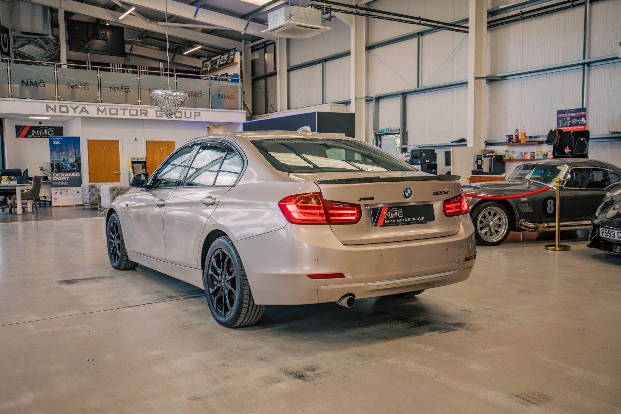BMW 3 Series view 26
