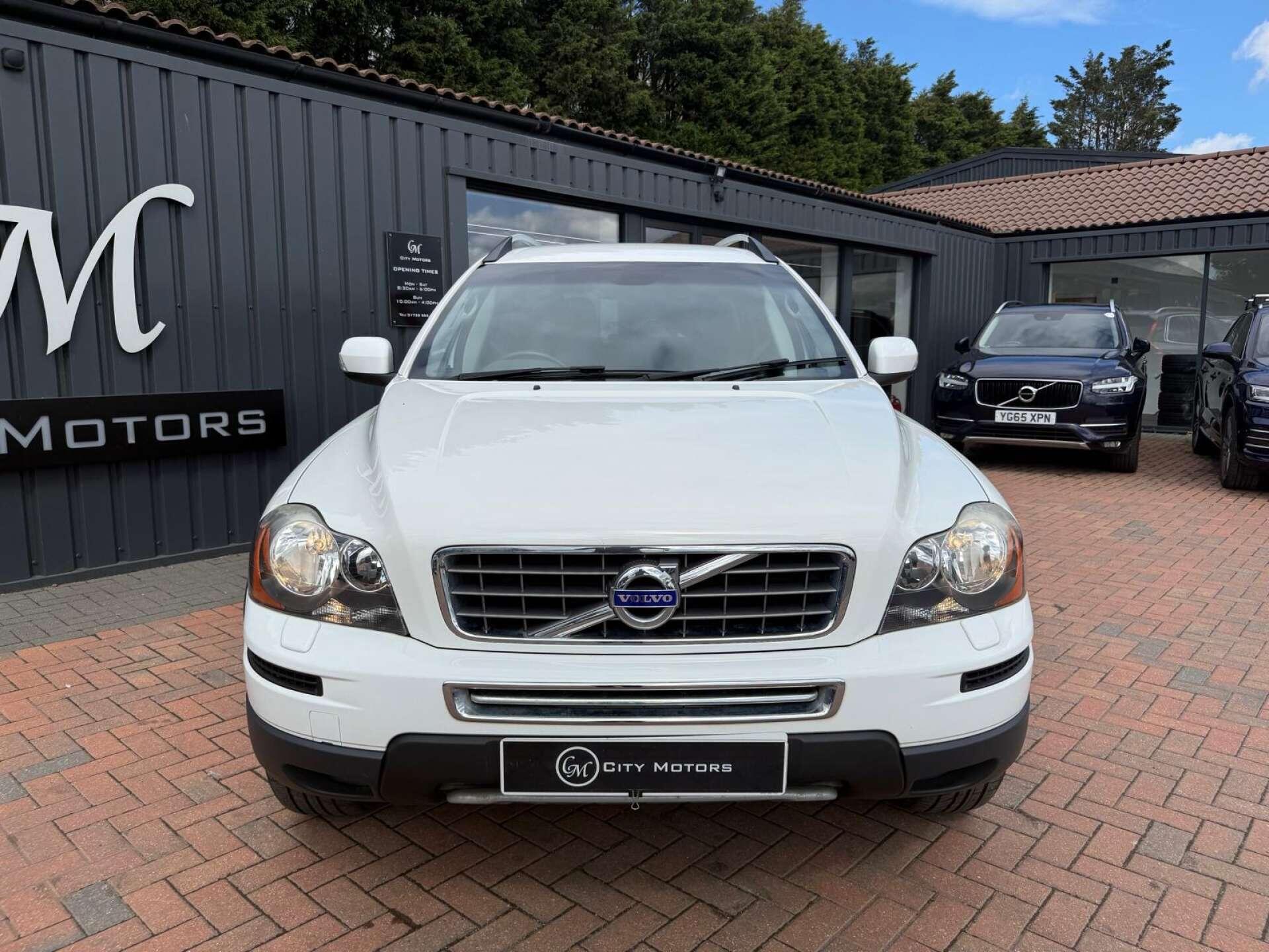 Volvo XC90 view 4