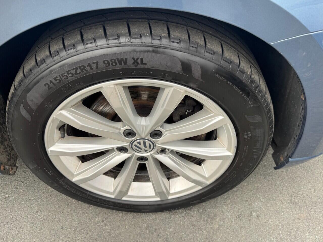 Volkswagen Passat view 33