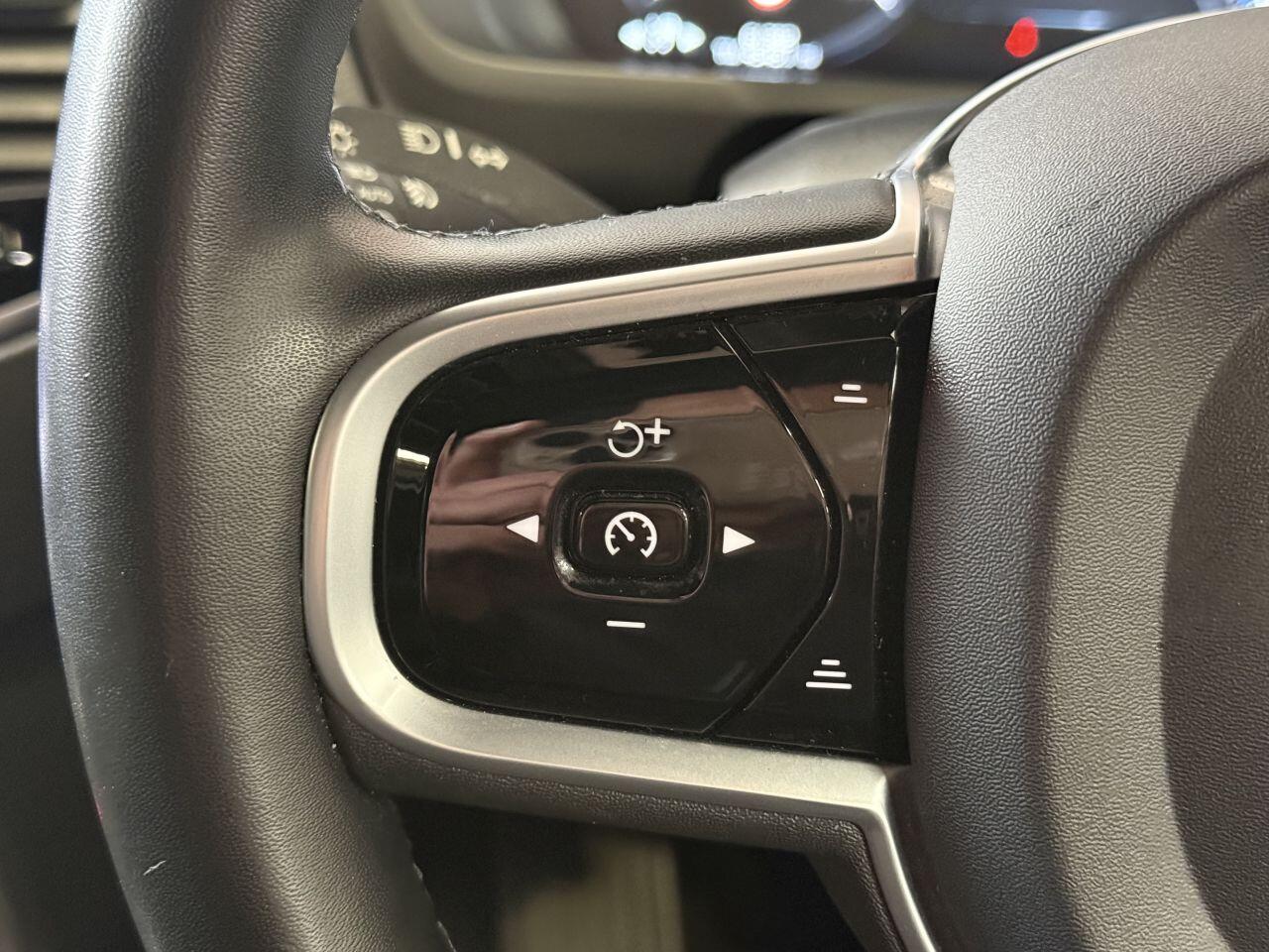 Volvo XC90 view 36
