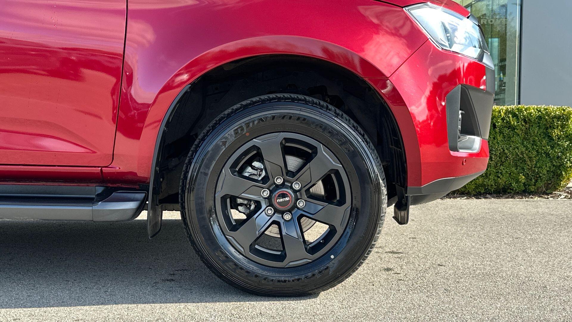 Isuzu D-Max view 8