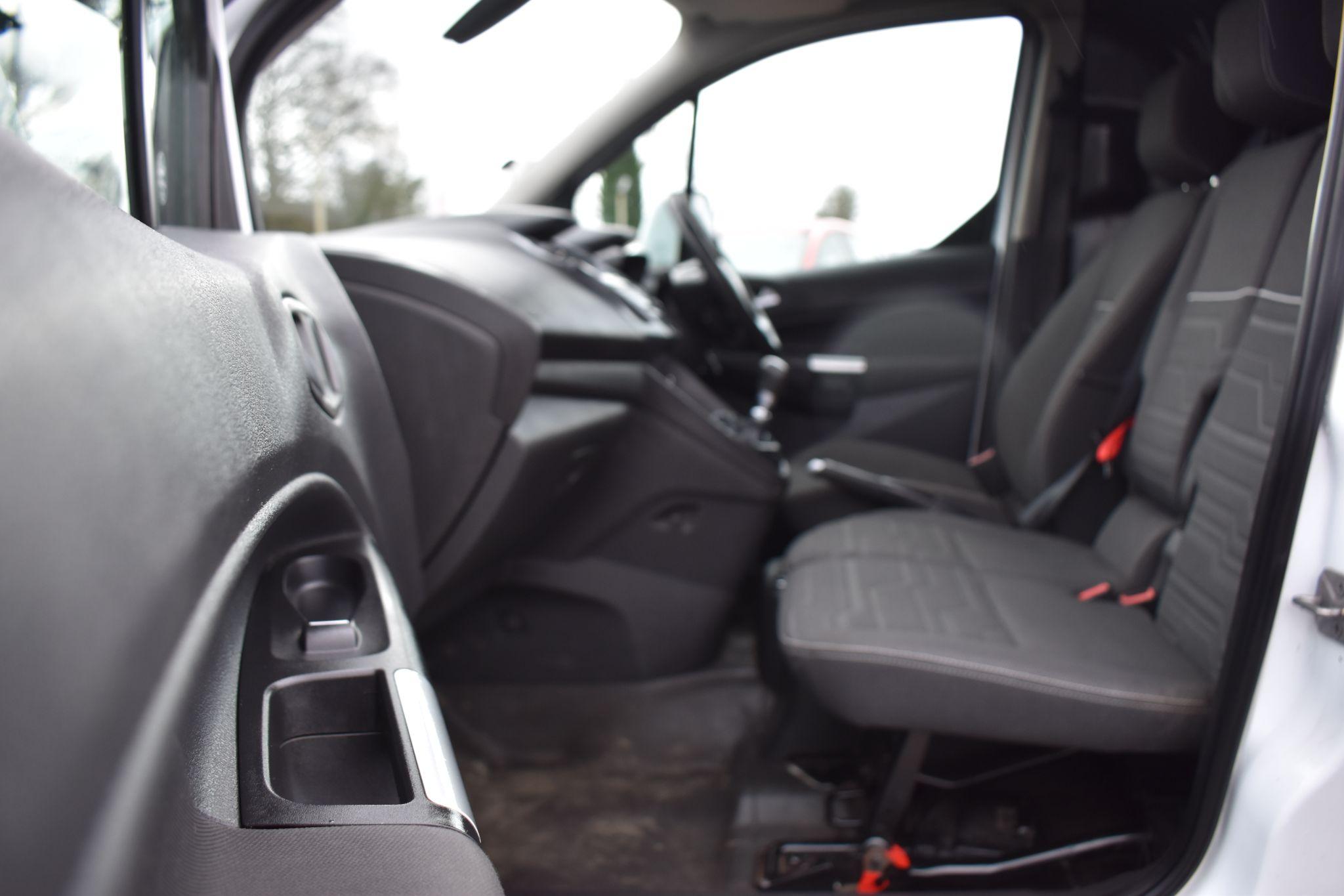 Transit Connect - 1.6 TDCi 200 Limited L1 H1 5dr - Image 6