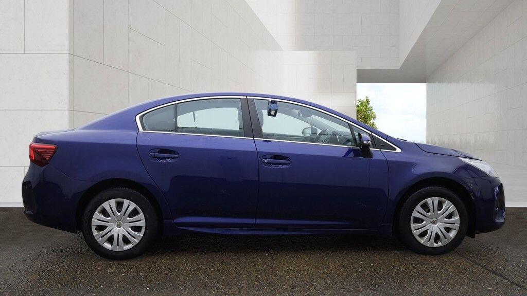 Toyota Avensis view 2