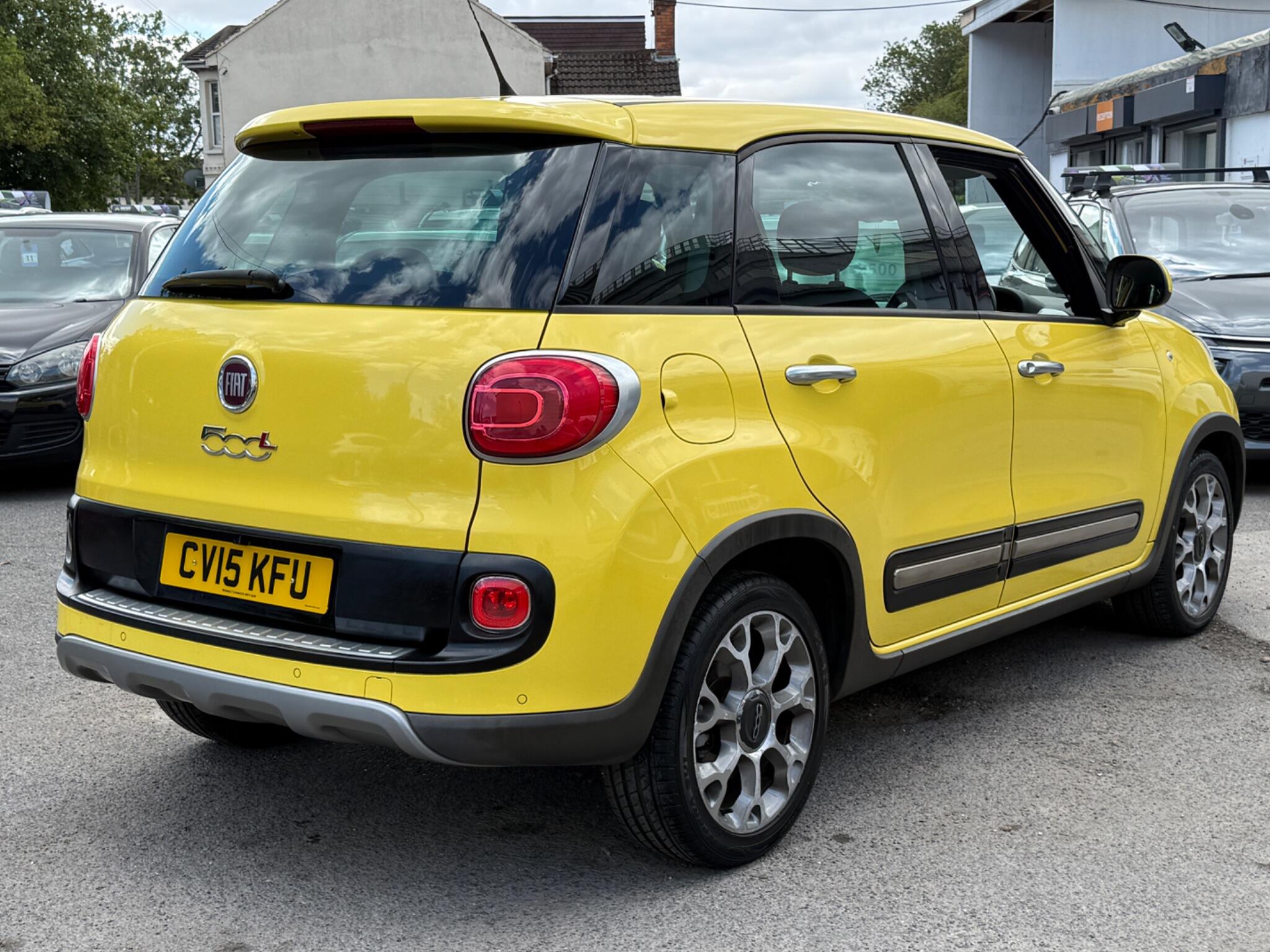 Fiat 500L - Image 17