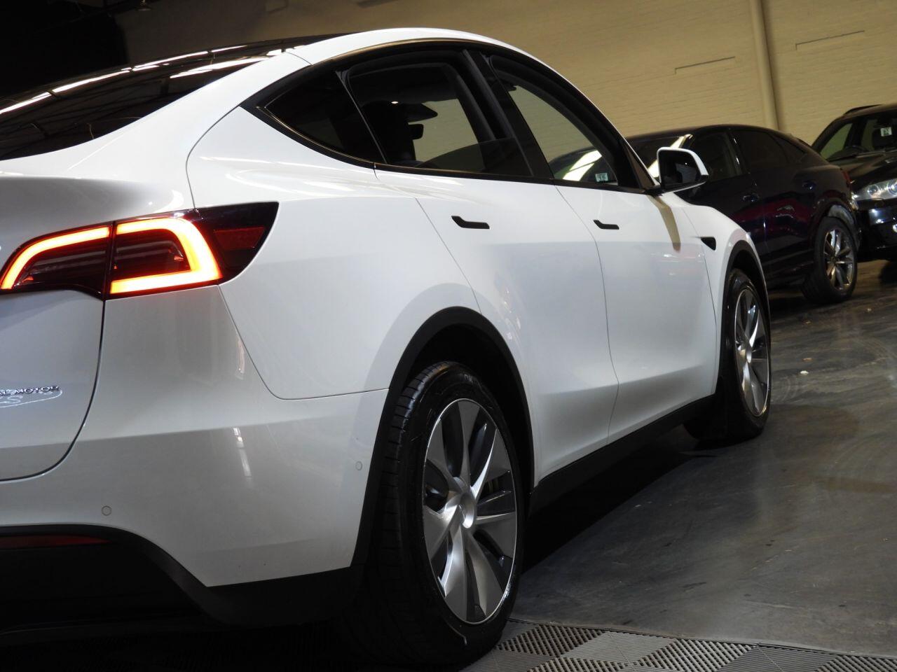 Tesla Model Y view 32