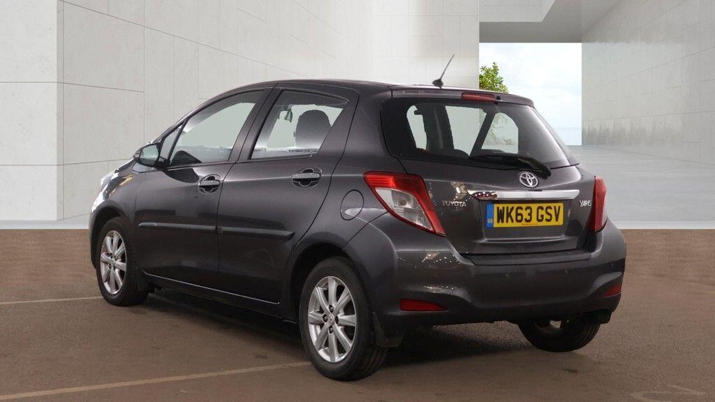 Toyota Yaris view 3