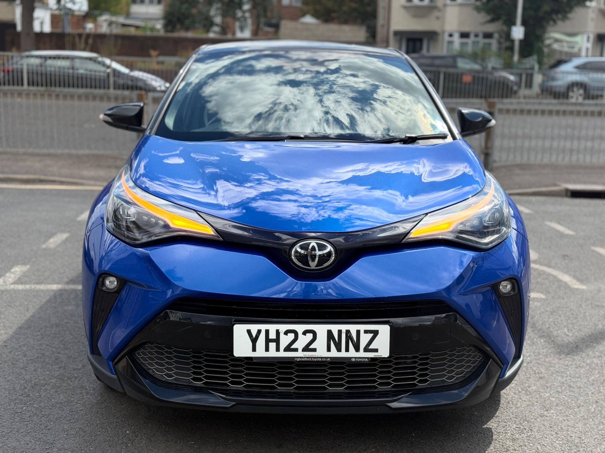 Toyota C-HR view 2