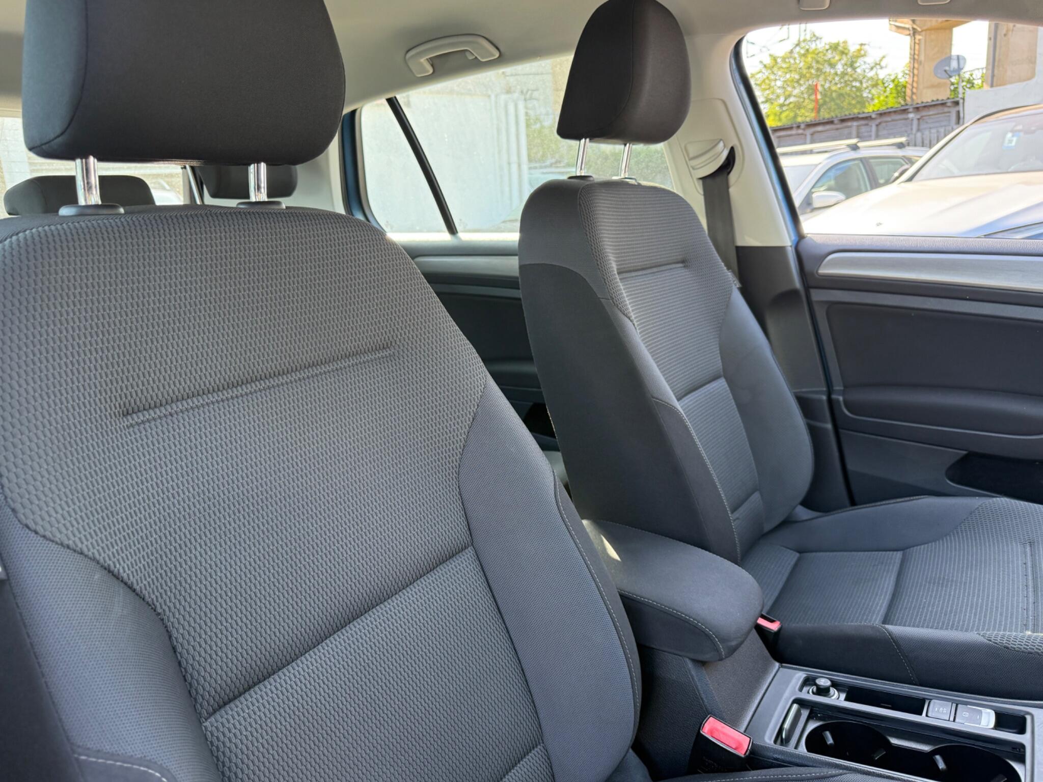 Volkswagen Golf - Image 31