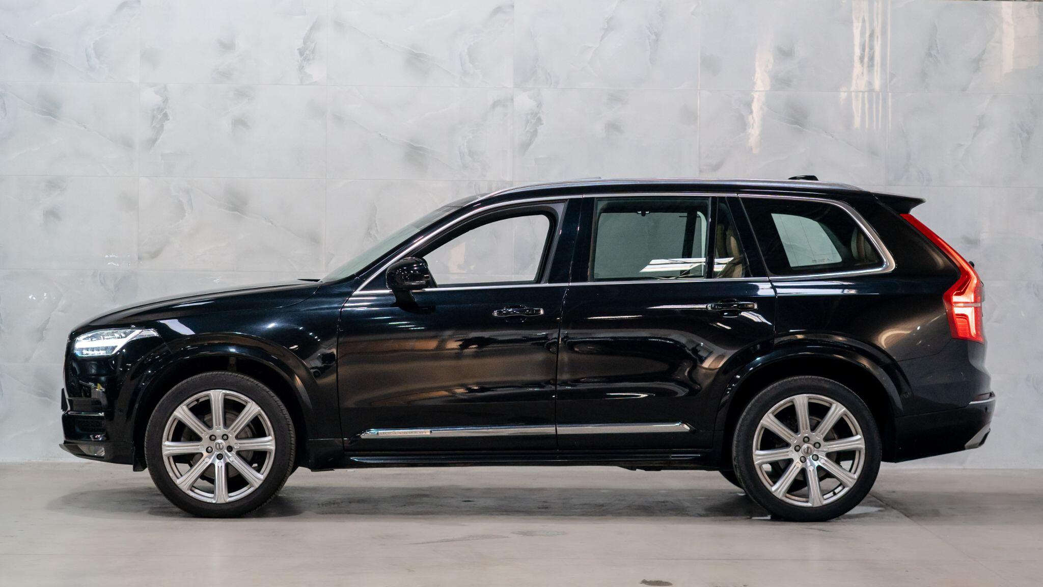 Volvo XC90 view 6