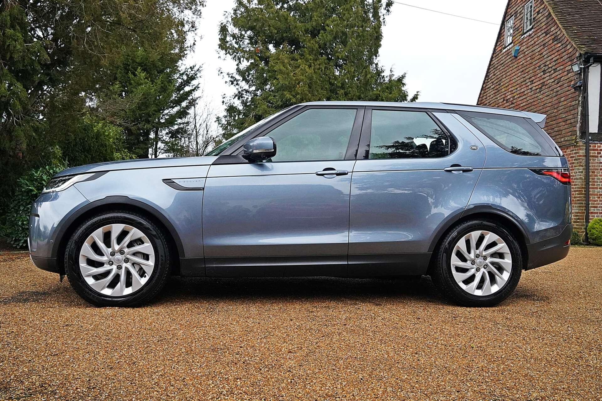 Land Rover Discovery view 3