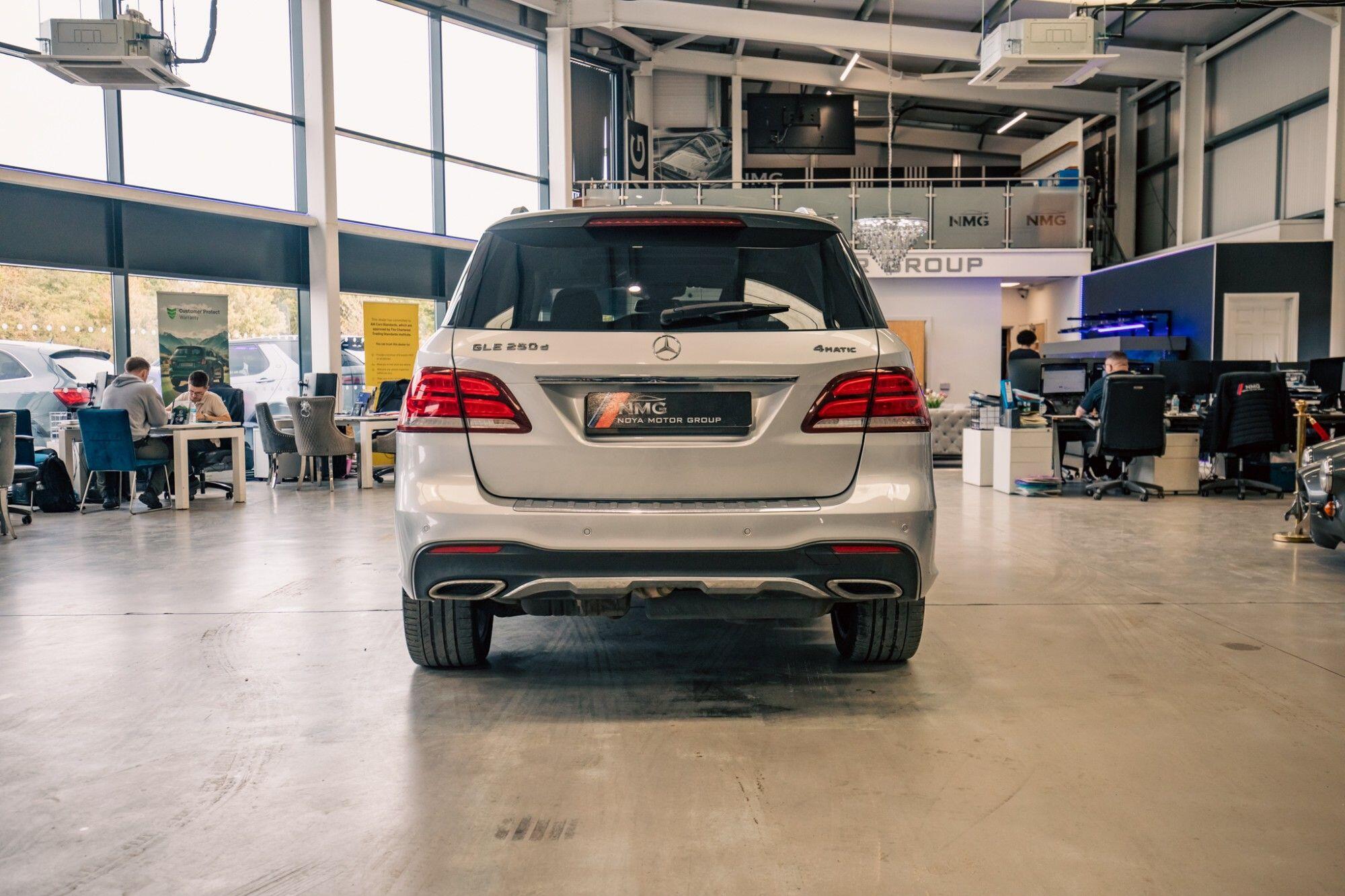Mercedes-Benz GLE view 29