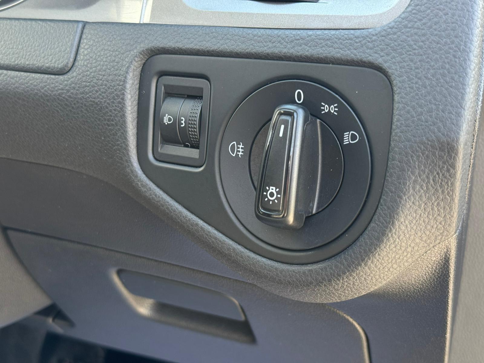 2014 Volkswagen Golf image 13