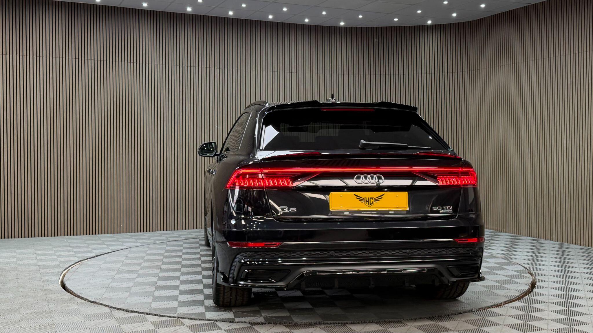 Audi Q8 view 45