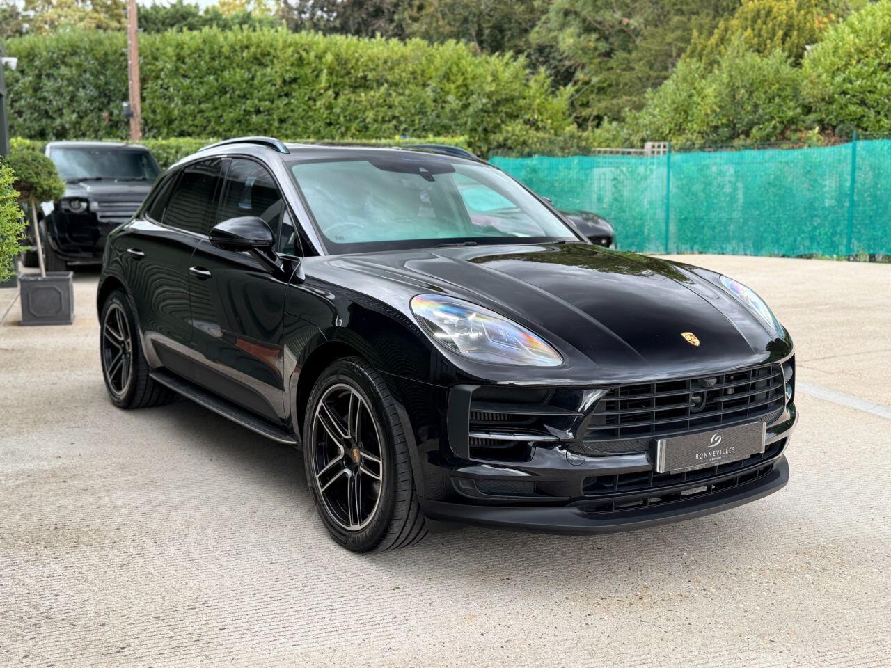 Porsche Macan view 12