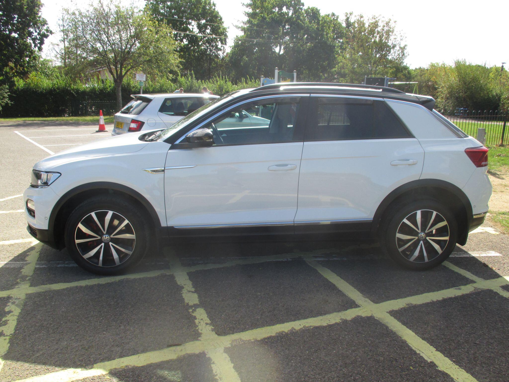 Volkswagen T-Roc view 22