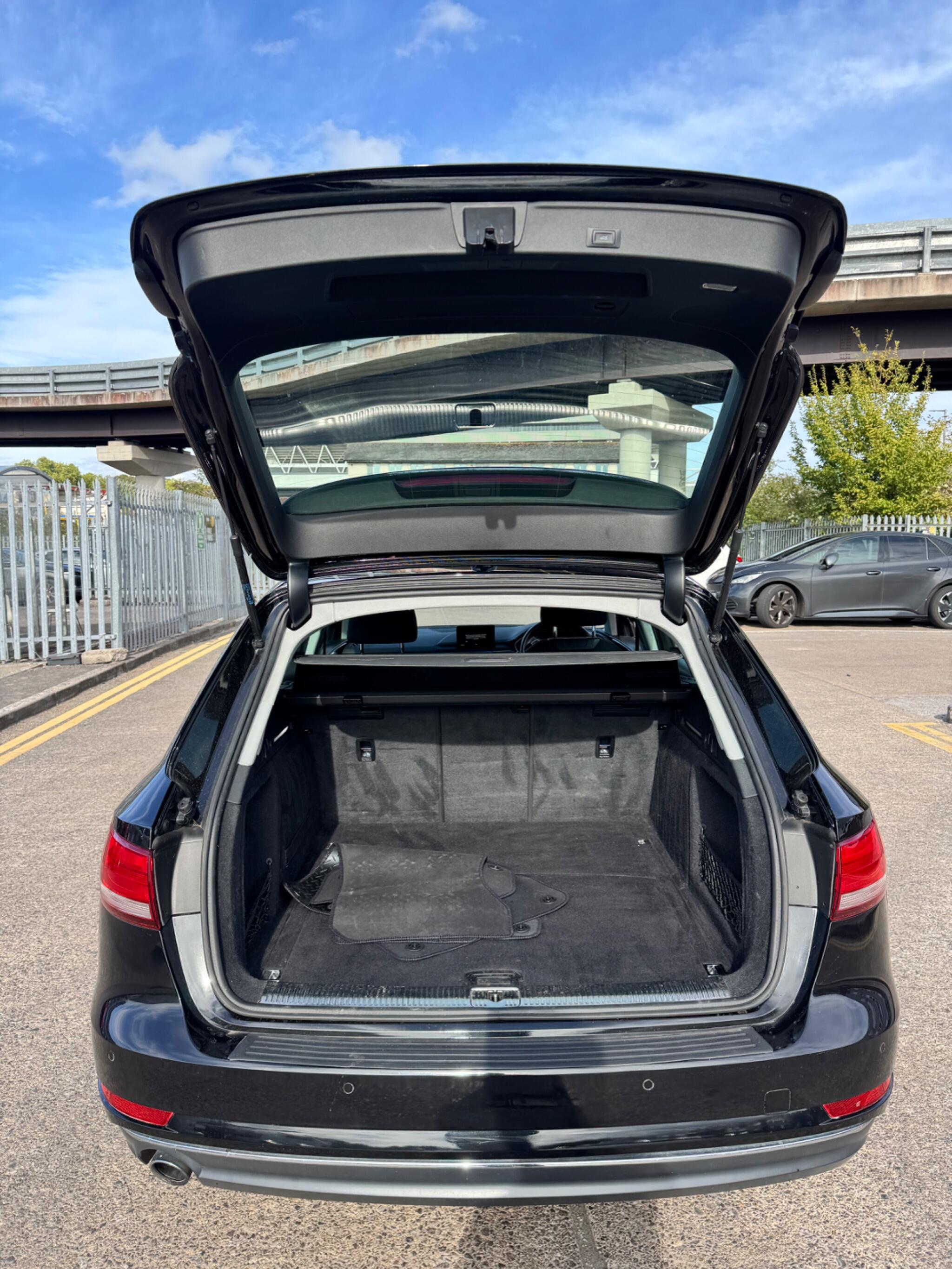 Audi A4 view 44