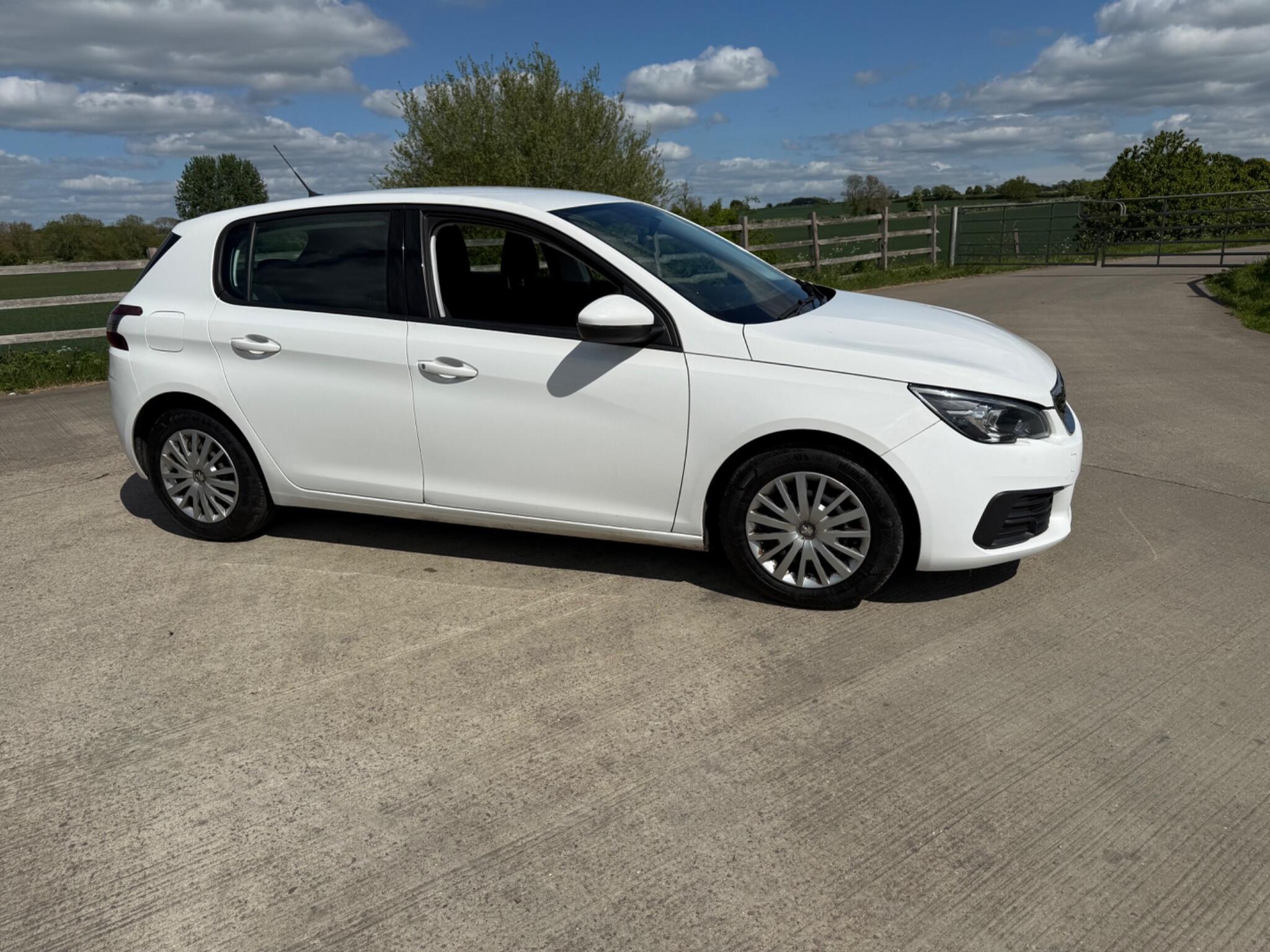 Peugeot 308 1.2 PureTech Access Euro 6 (s/s) 5dr — photo 22 of 100