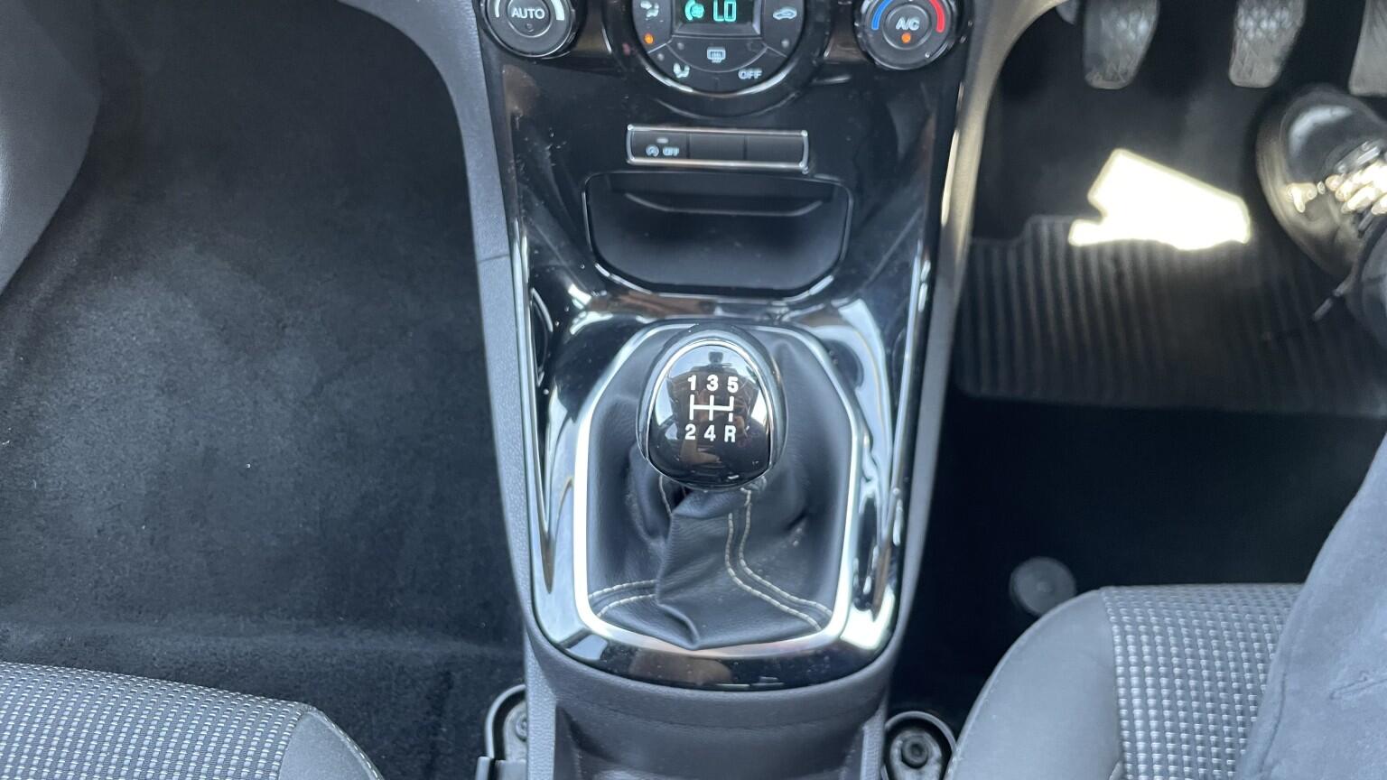 Ford Fiesta view 45