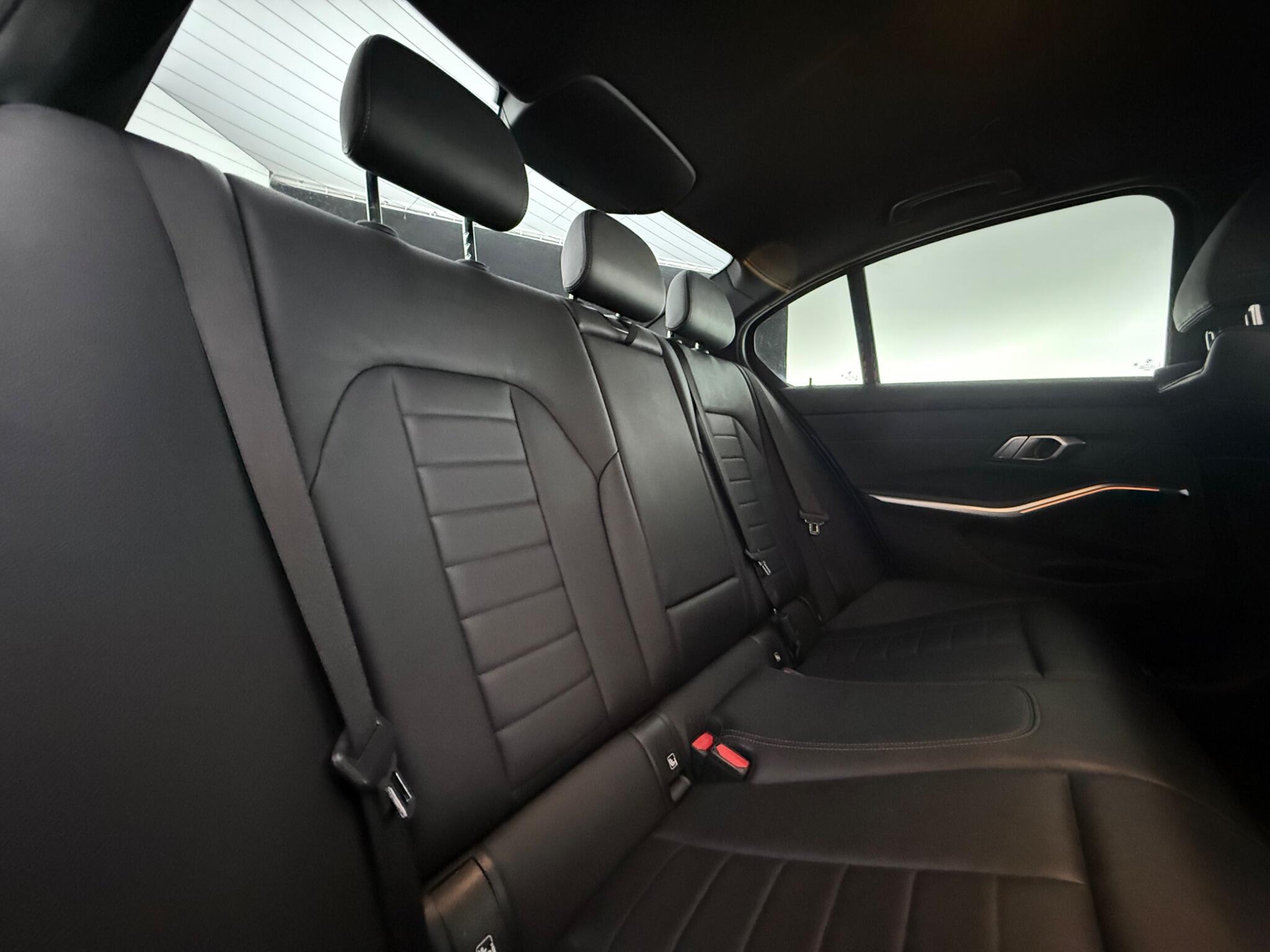 BMW 3 Series view 31