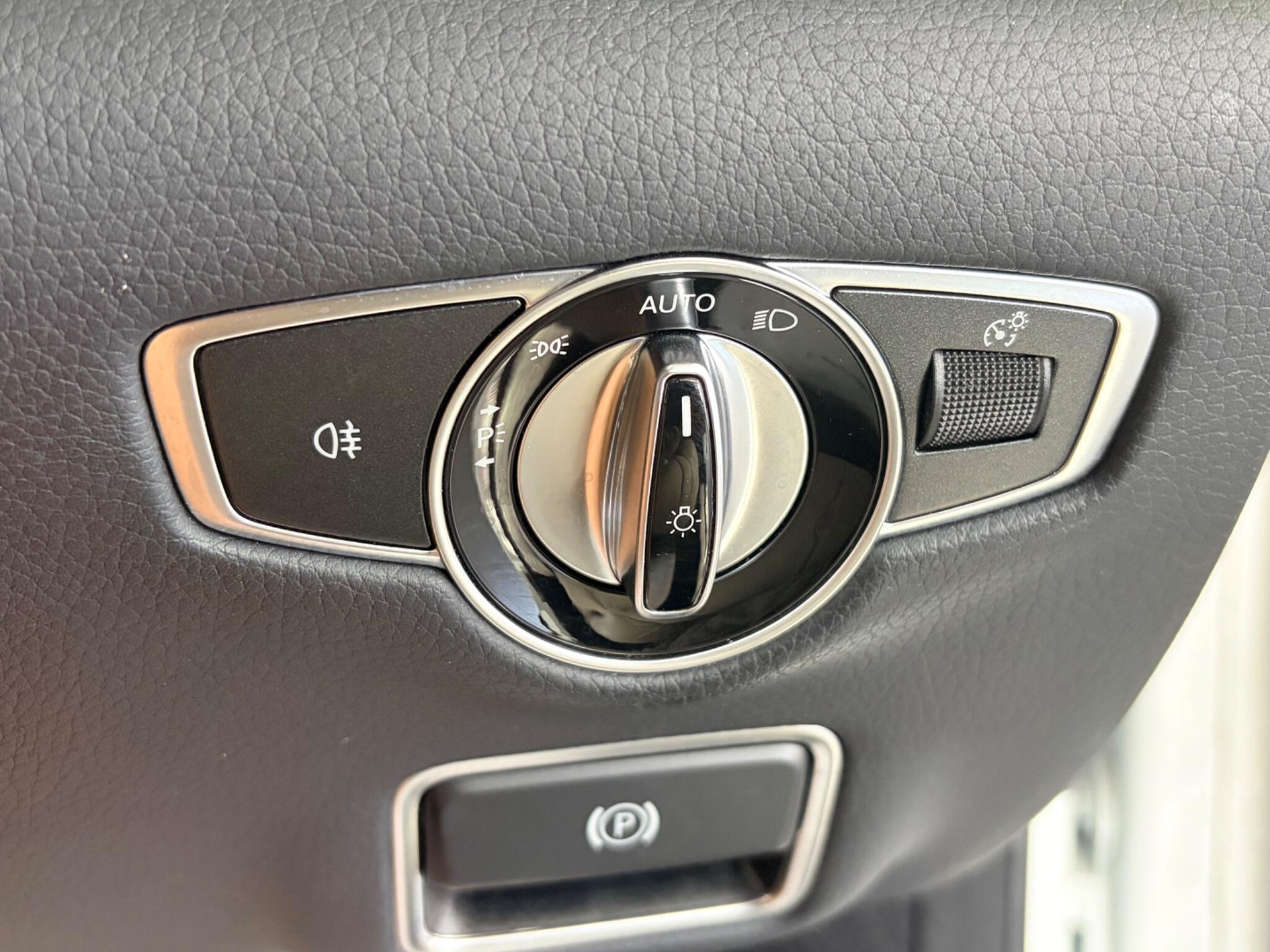 Mercedes-Benz S-Class view 16