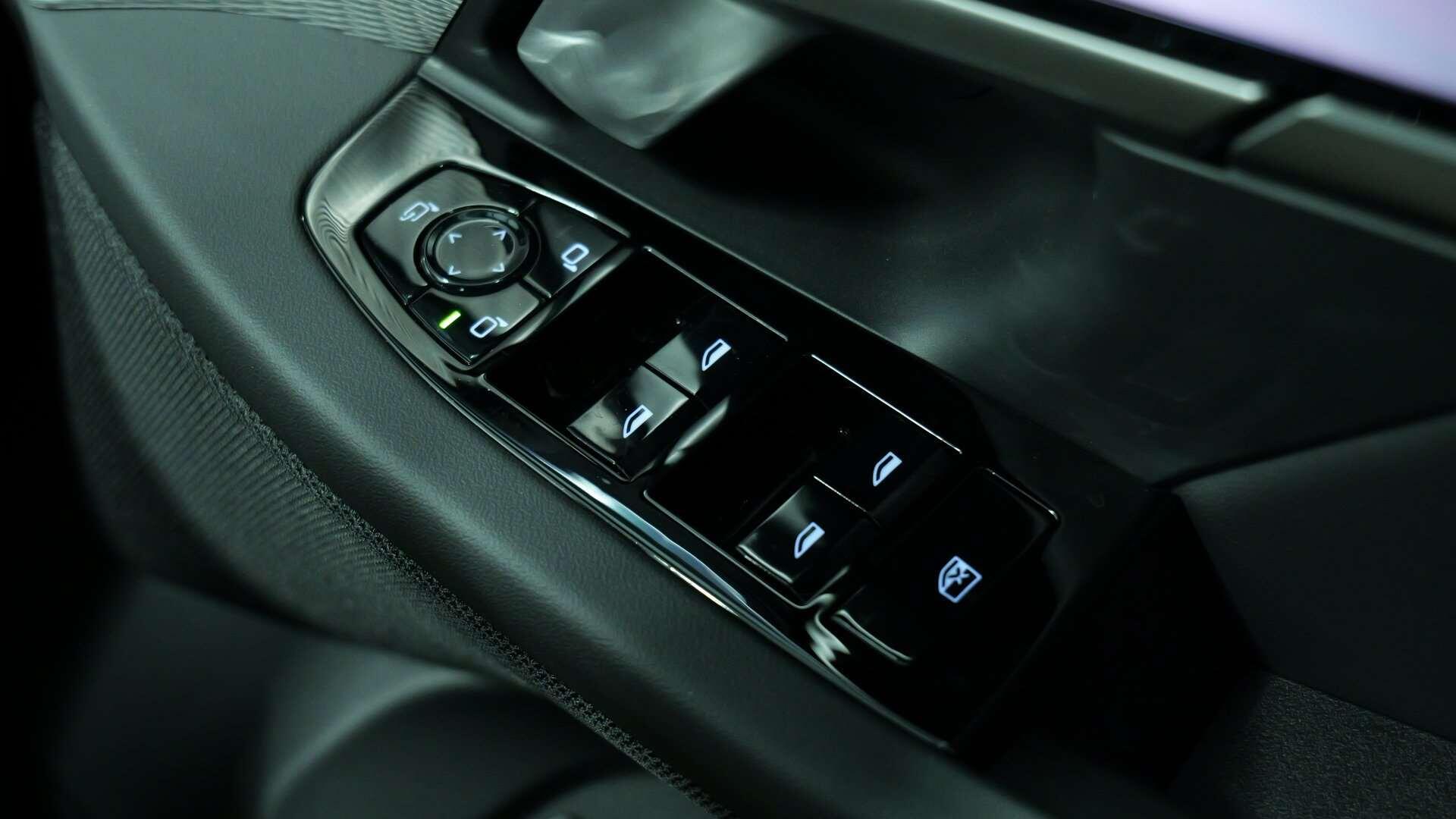 BMW 5 Series view 31