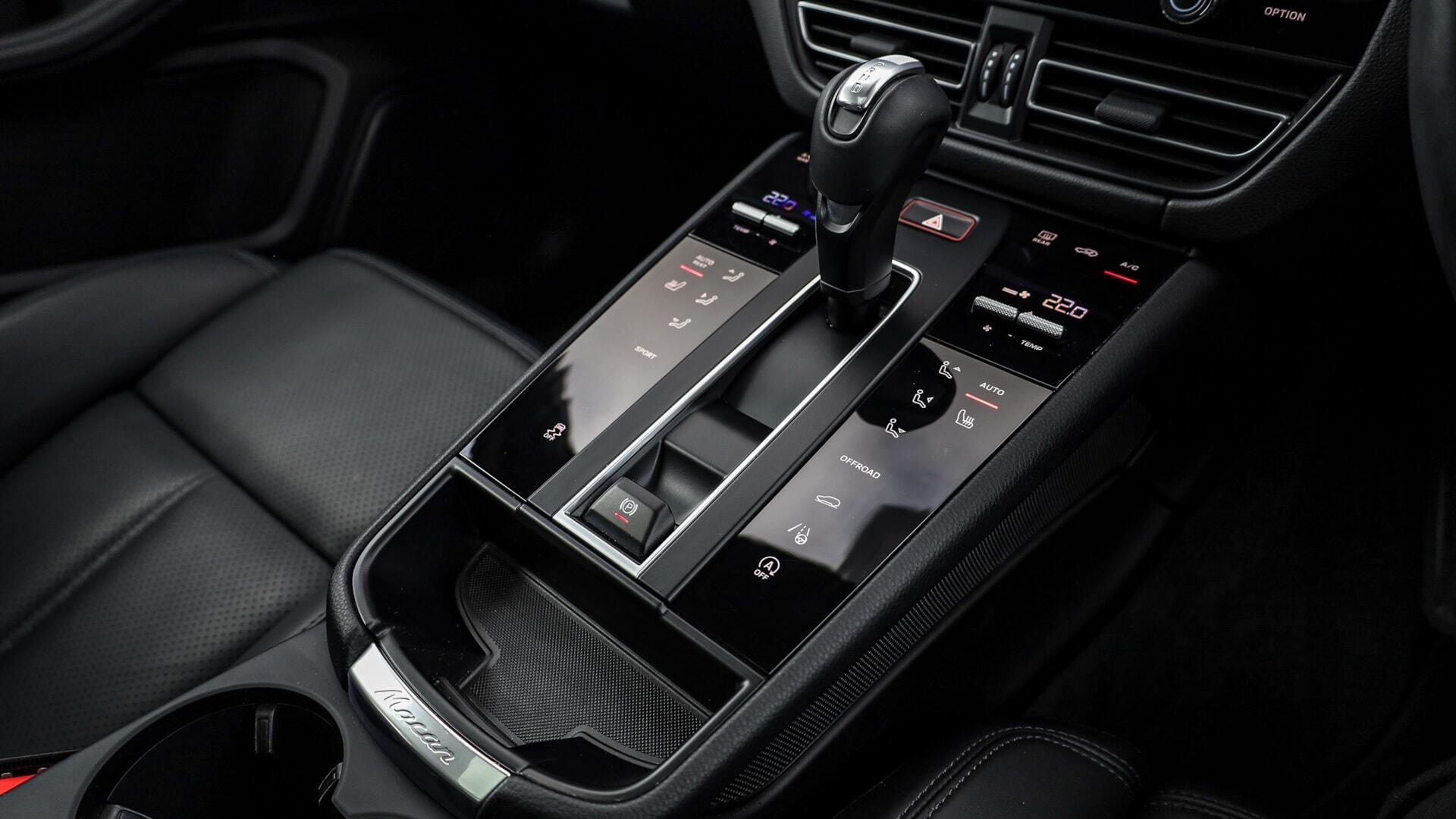 Porsche Macan view 18