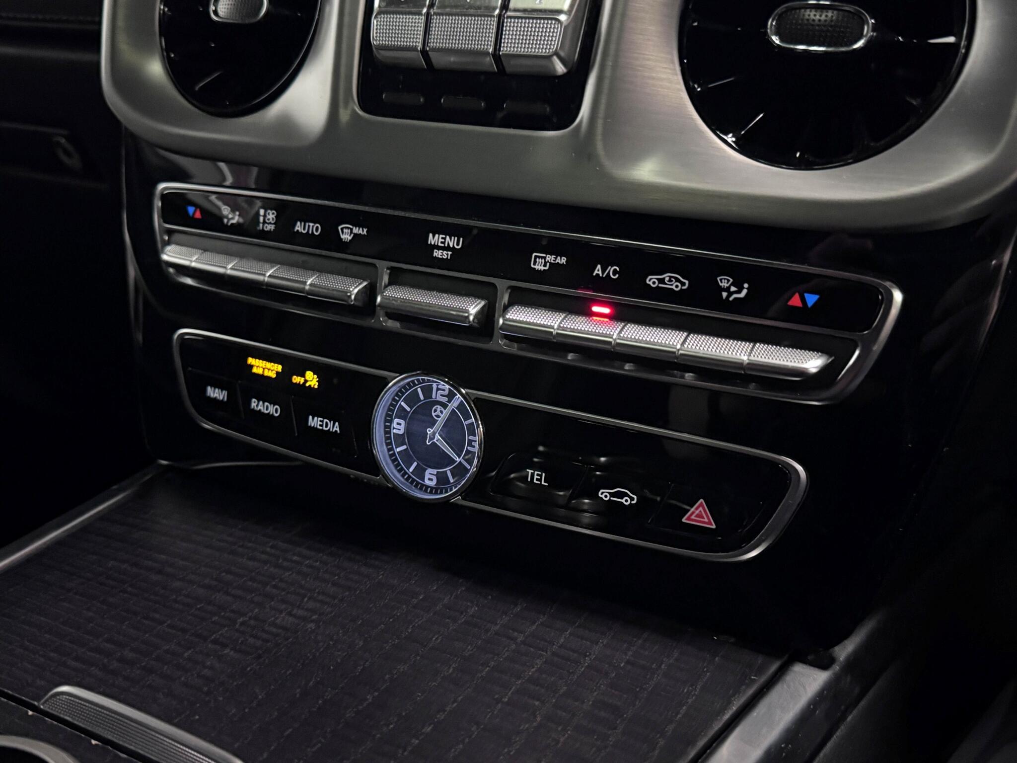 Mercedes-Benz G-Class view 40