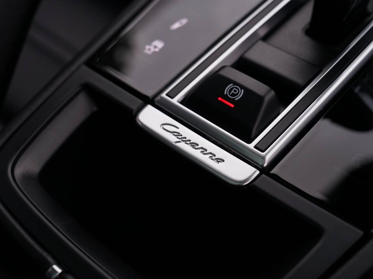 Porsche Cayenne view 41