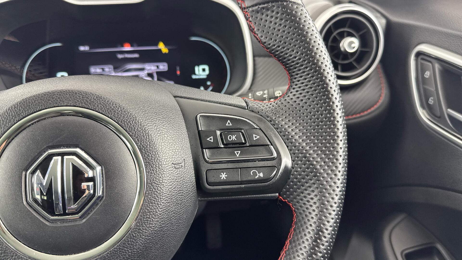 MG ZS view 32