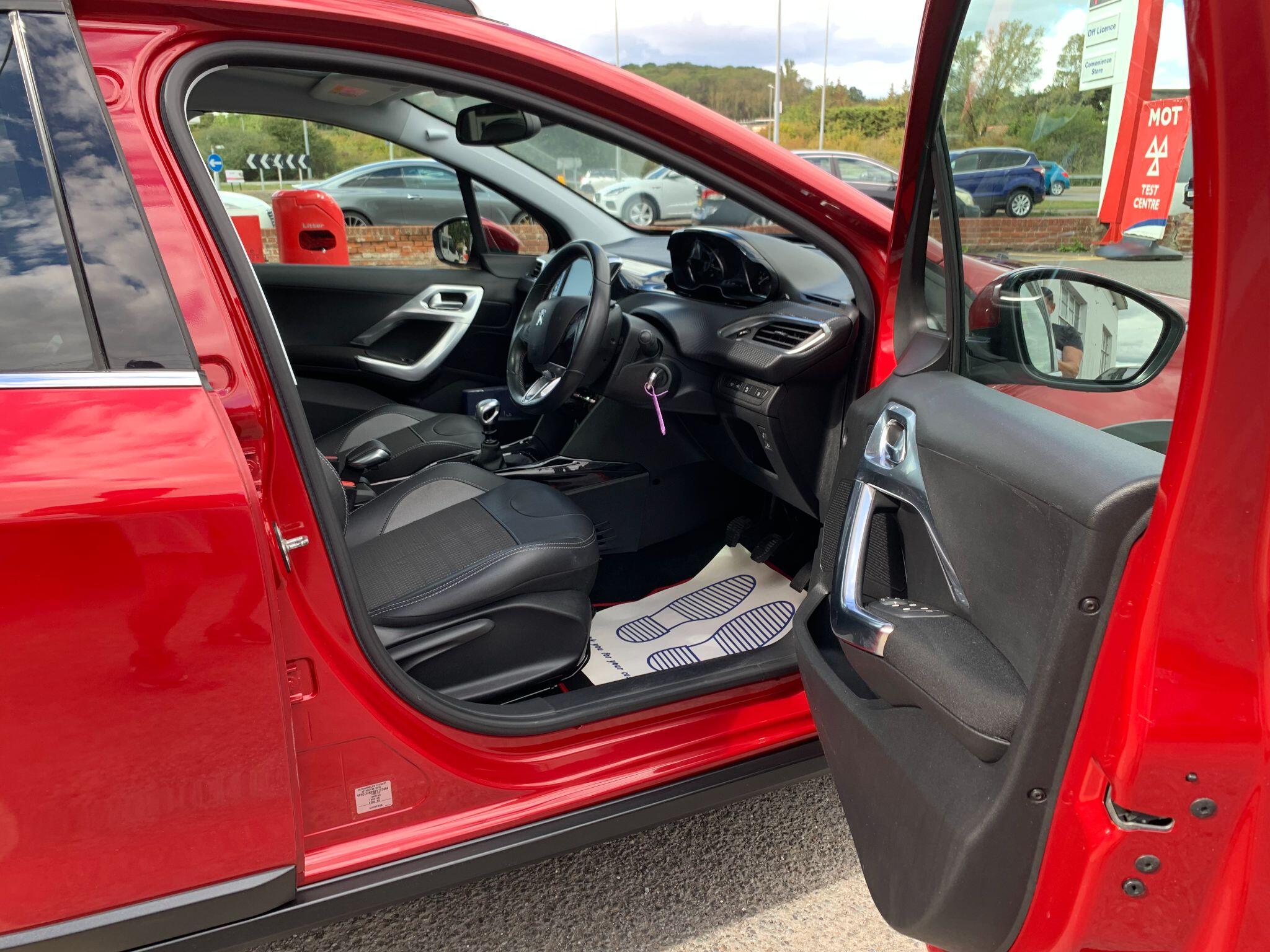 Peugeot 2008 view 12