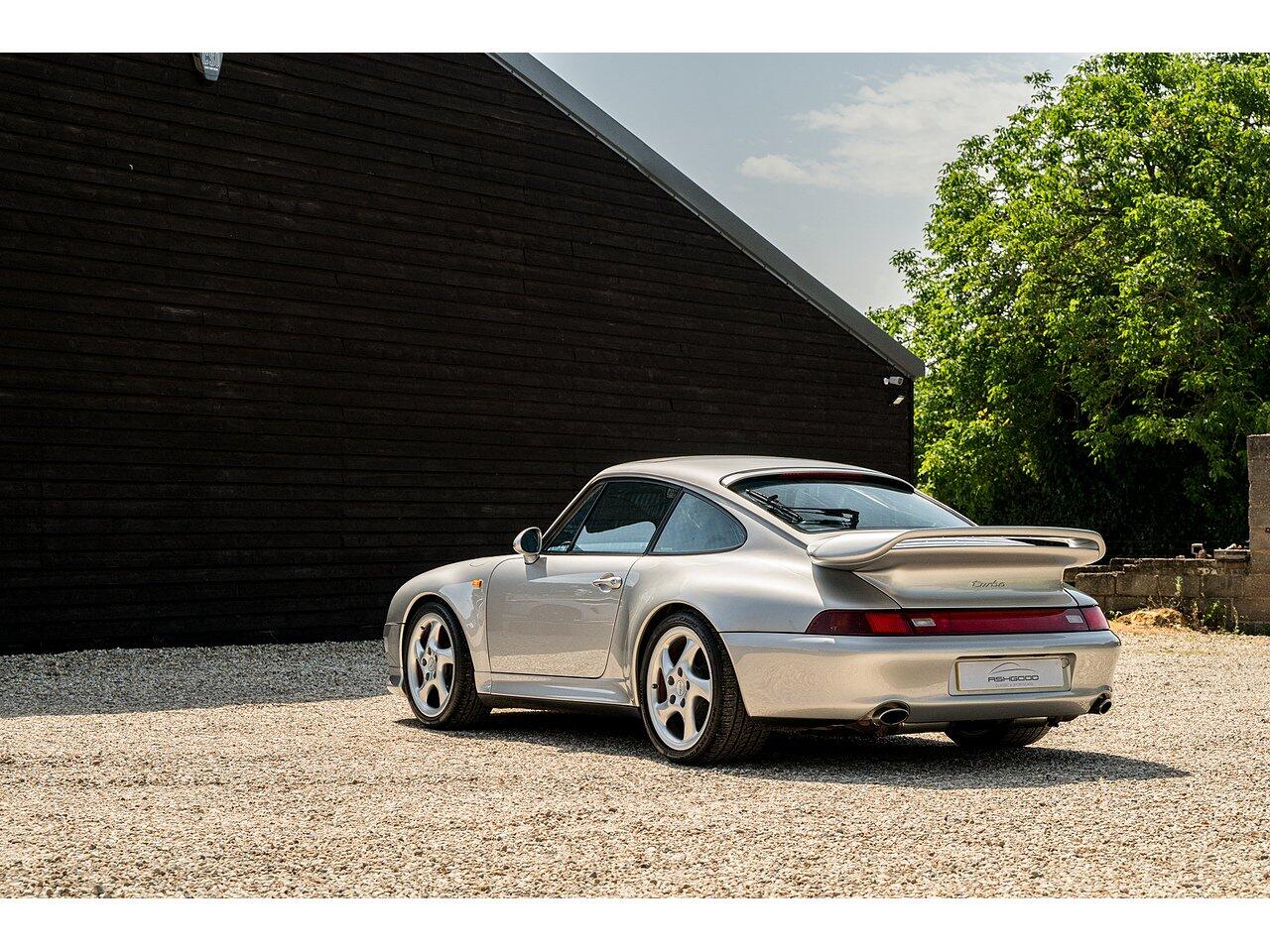 Porsche 911 view 8