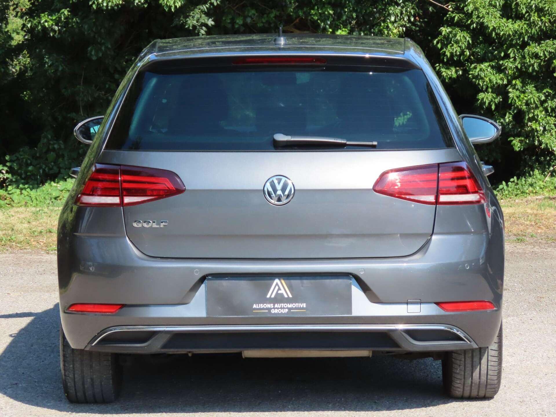 Volkswagen Golf view 5