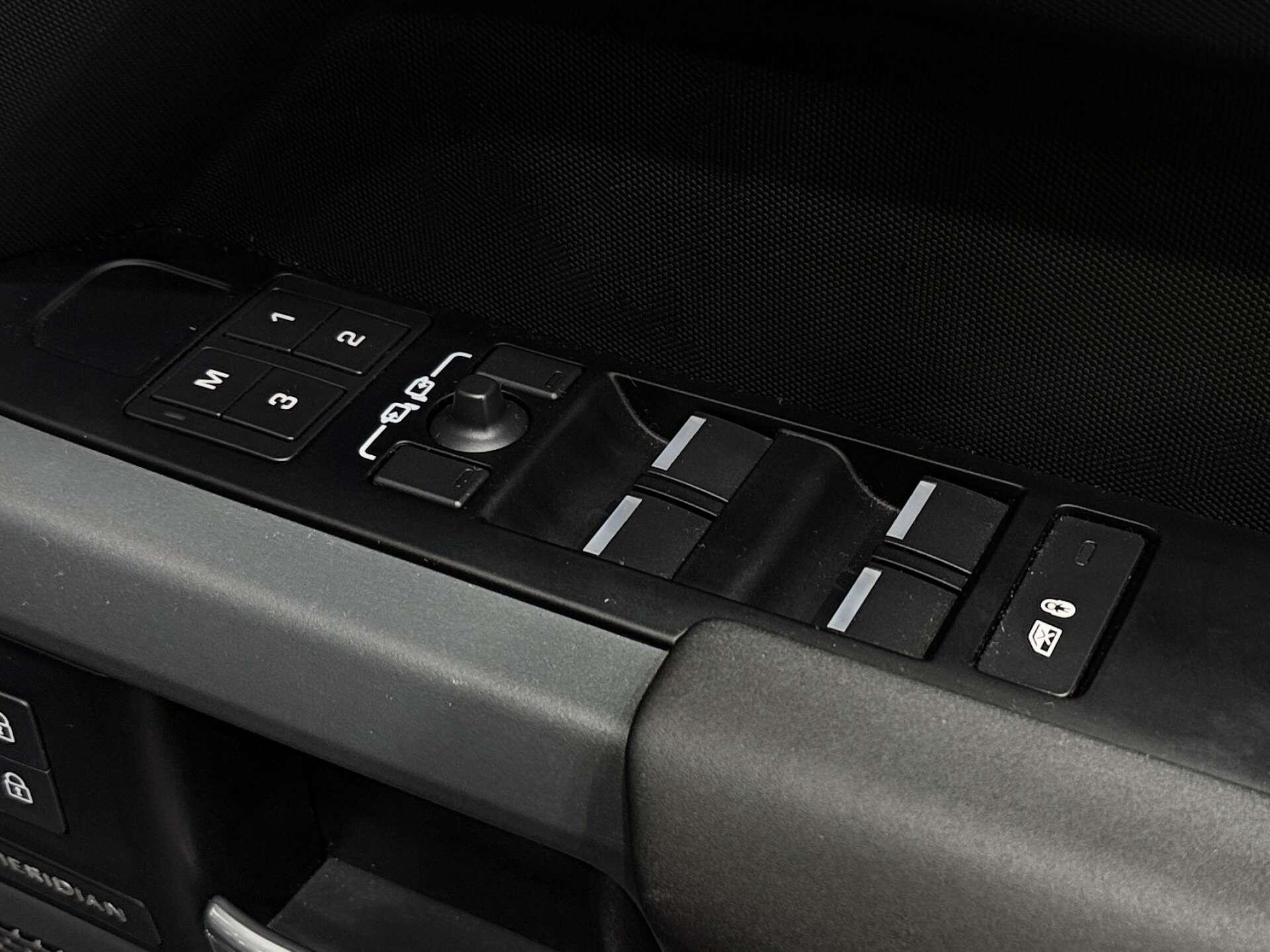 Land Rover Defender view 38