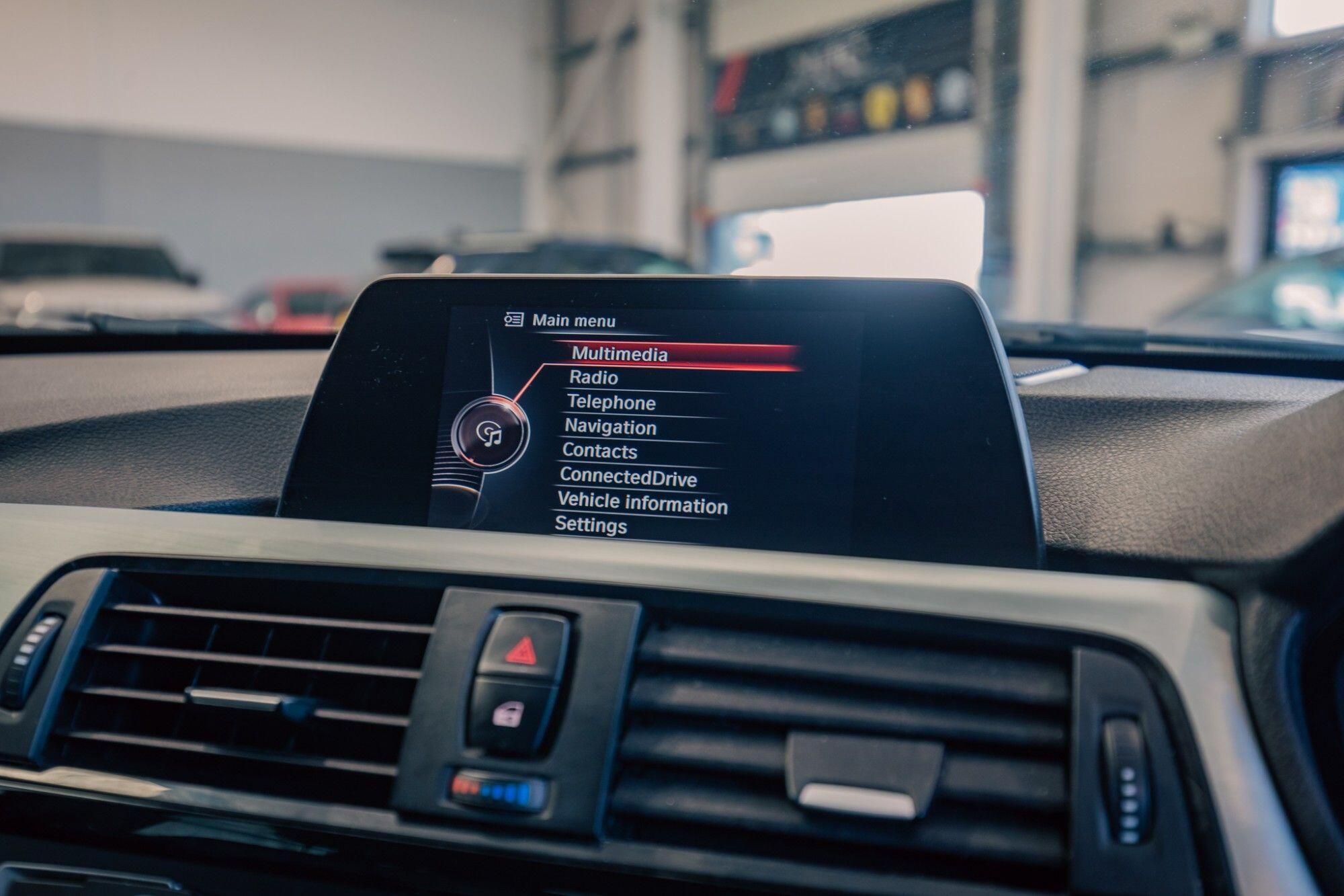 BMW 3 Series view 16