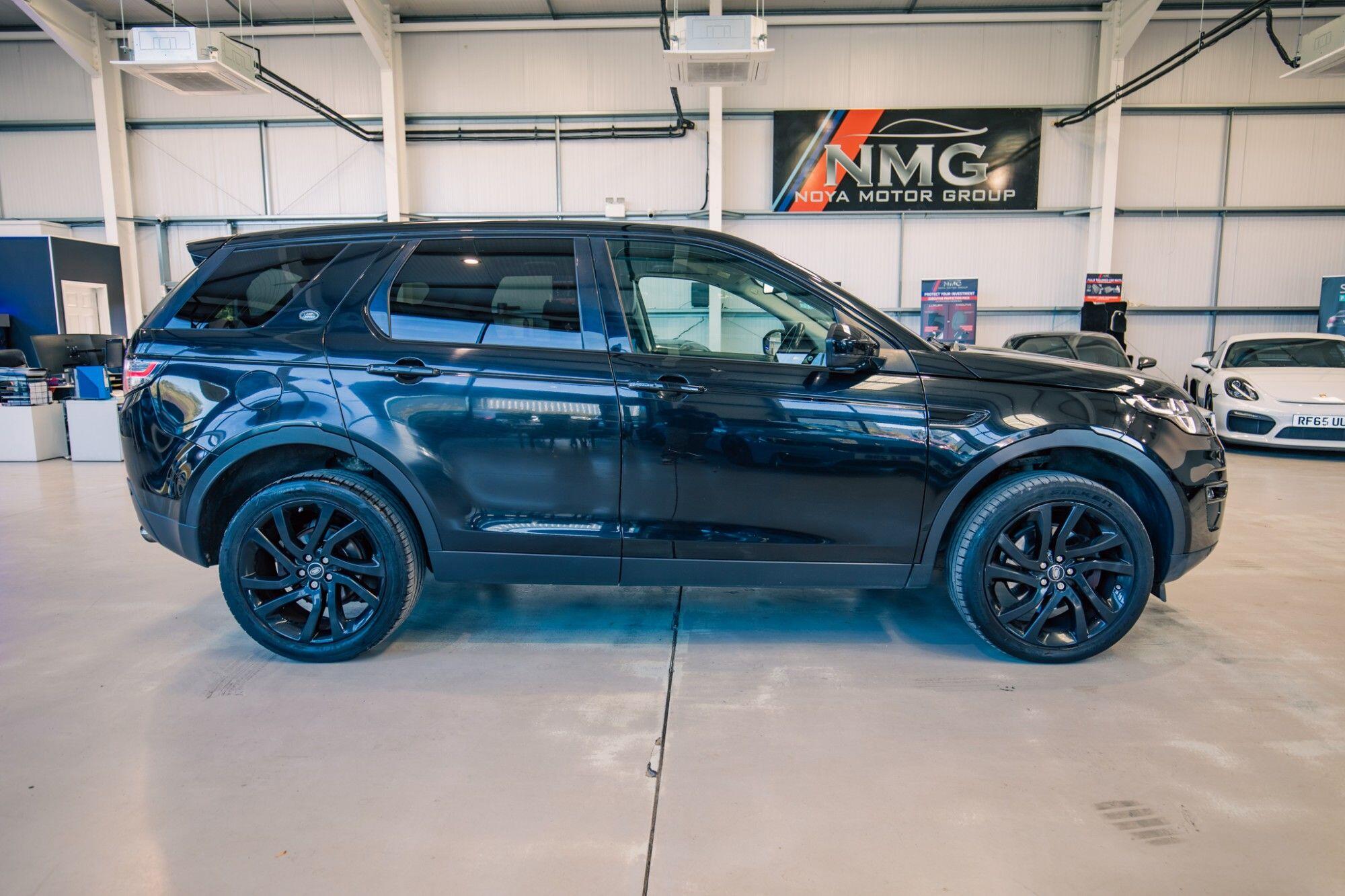 Land Rover Discovery Sport view 21