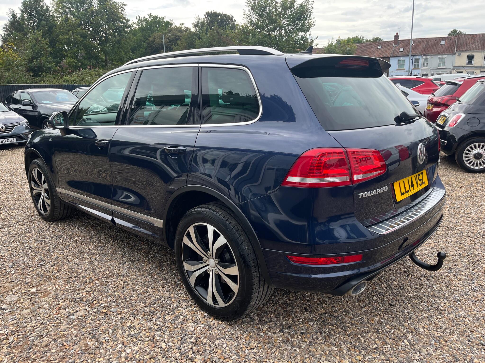 Volkswagen Touareg view 7