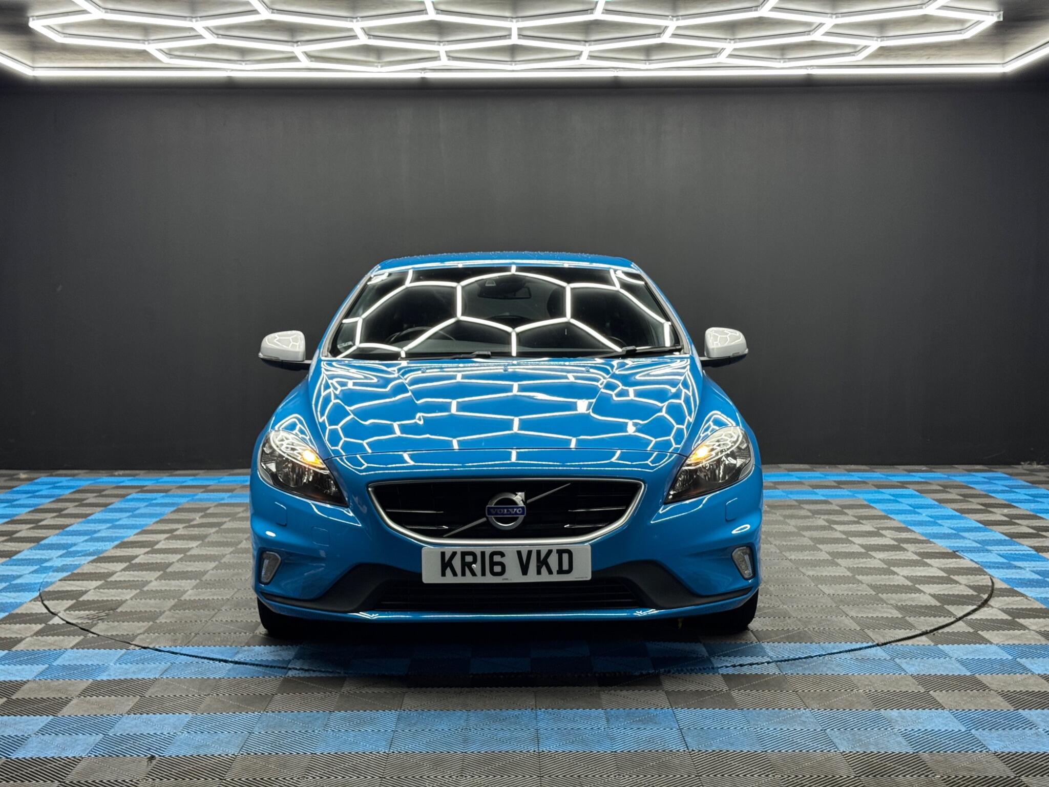 Volvo V40 view 2