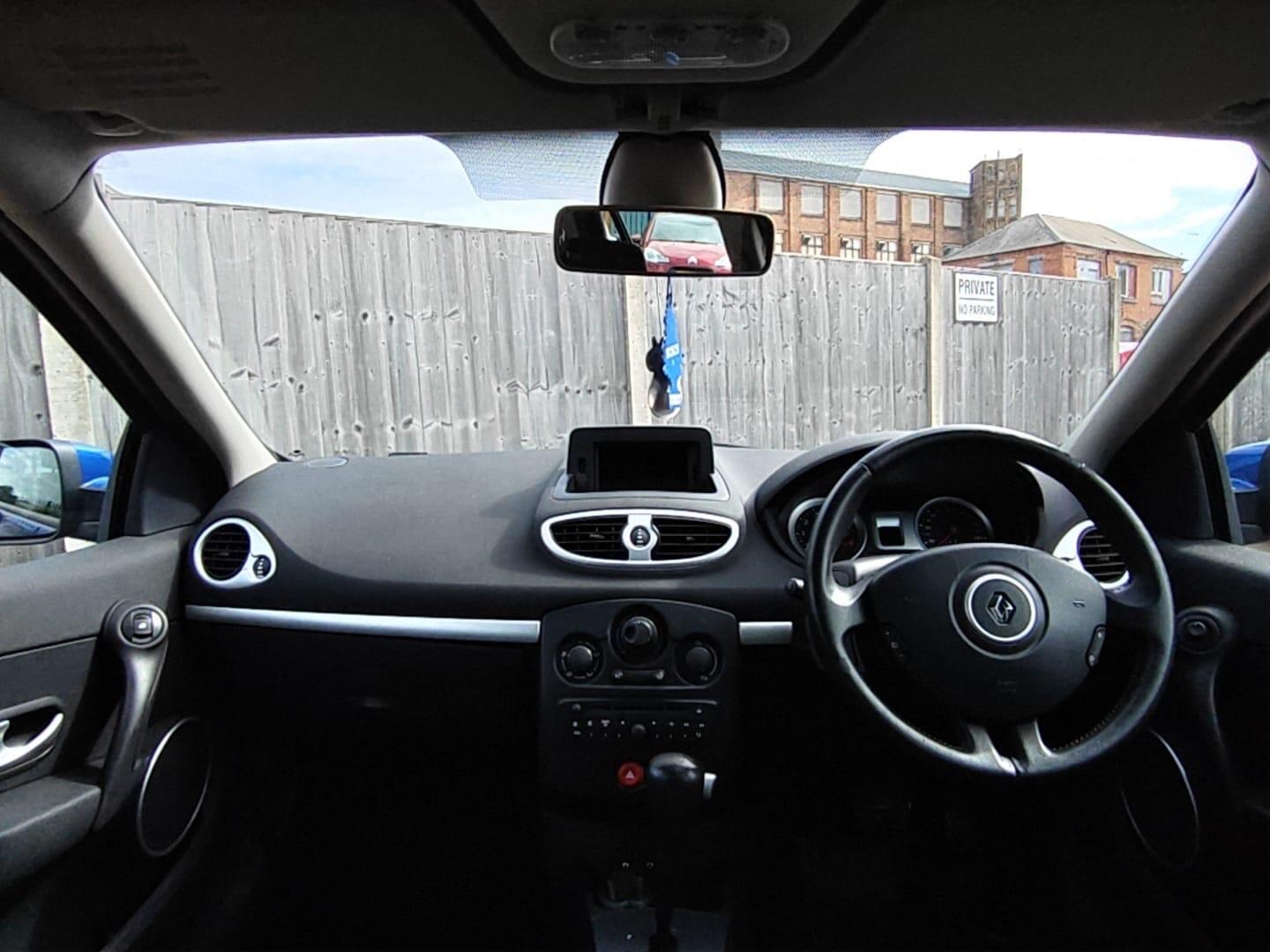 Renault Clio view 16