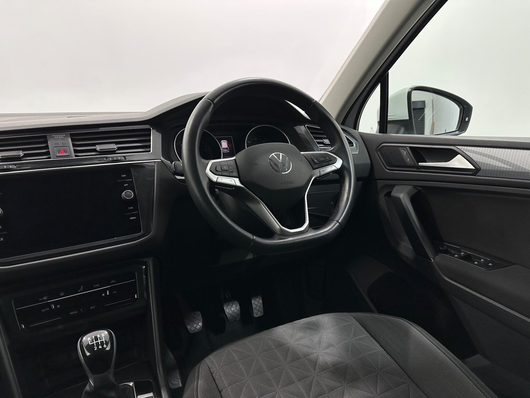 Volkswagen Tiguan view 11