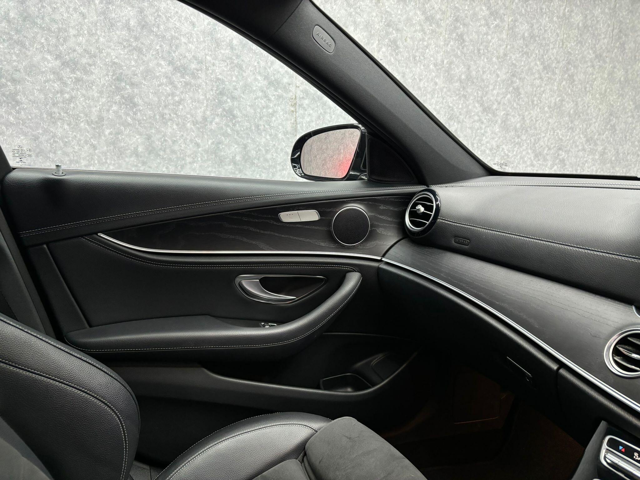 Mercedes-Benz E-Class view 10