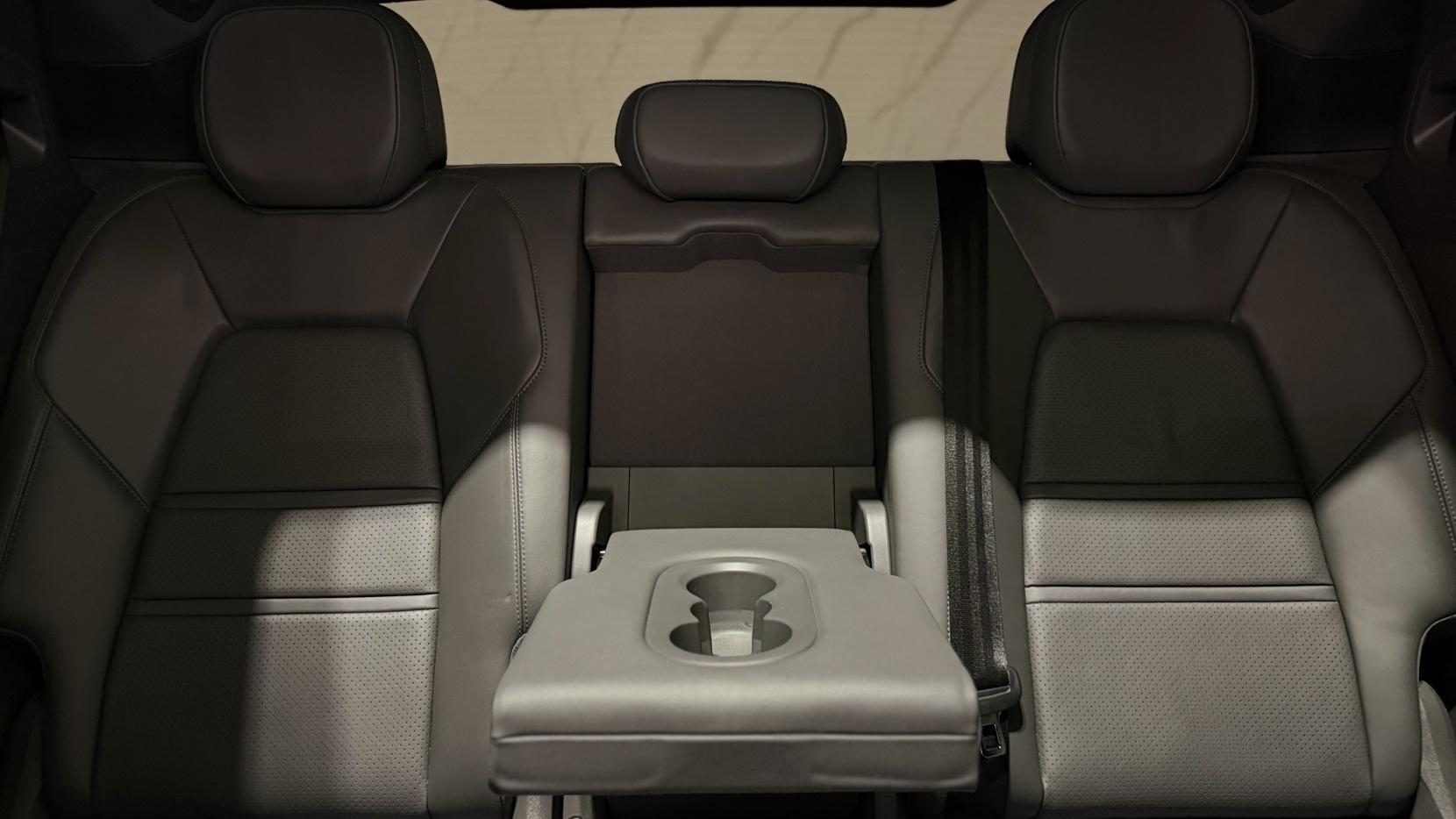 Porsche Cayenne view 12